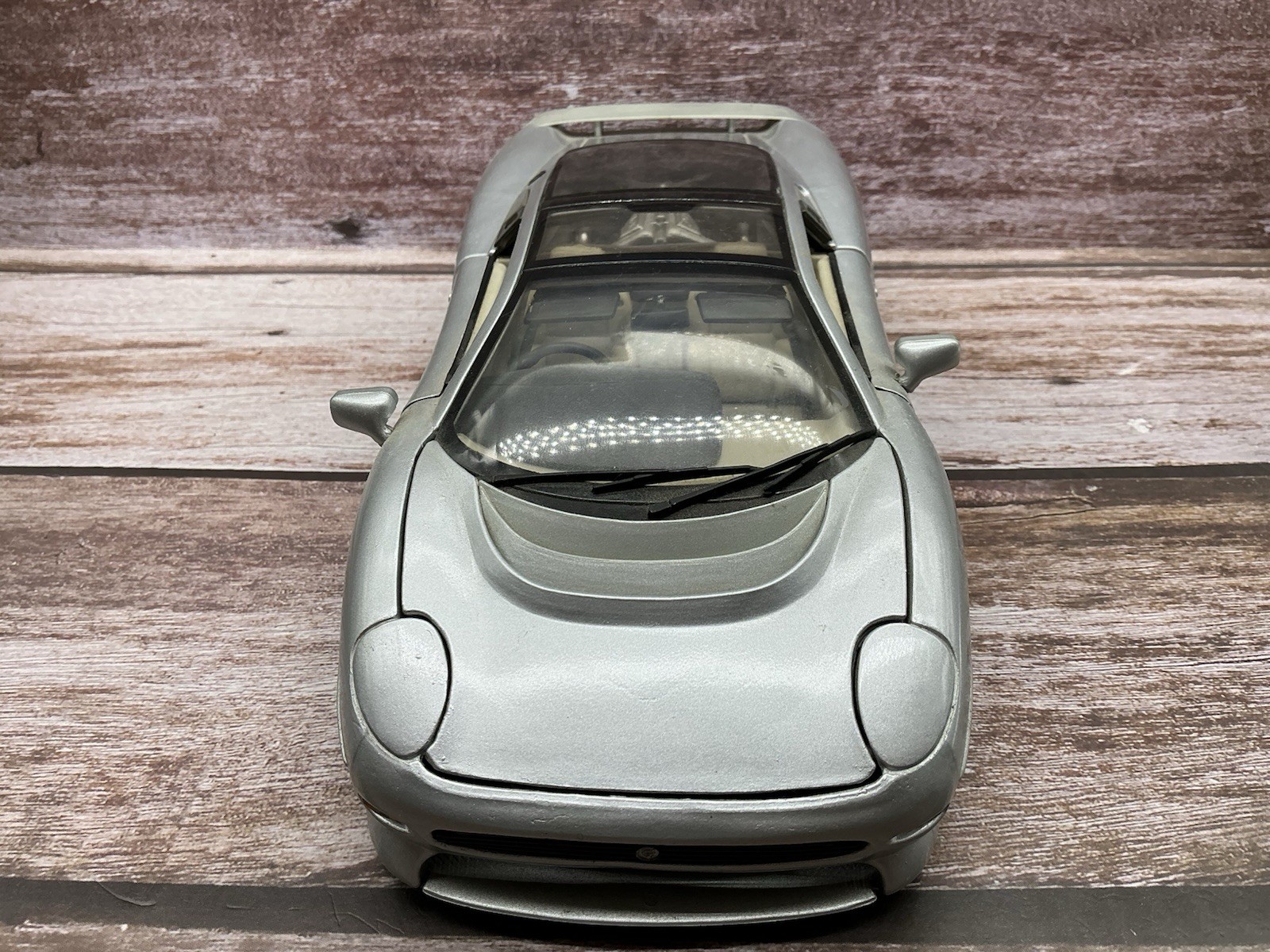 Maisto 1/18 ~ 1992 Jaguar XJ220 ~ Silver