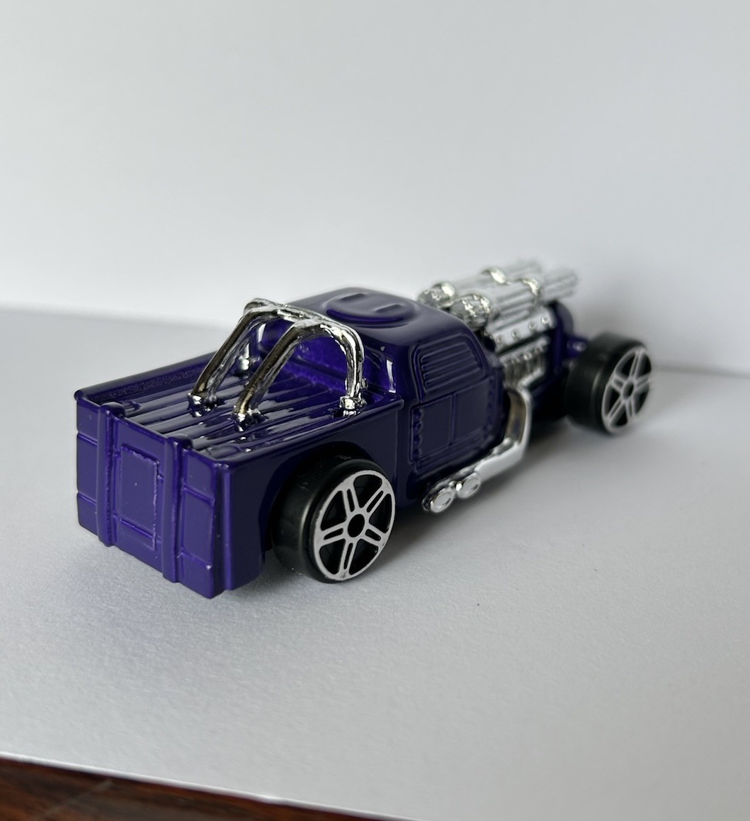 Maisto Purple Leadslinger Diecast Truck 1:64 Scale Transportation Memorabilia