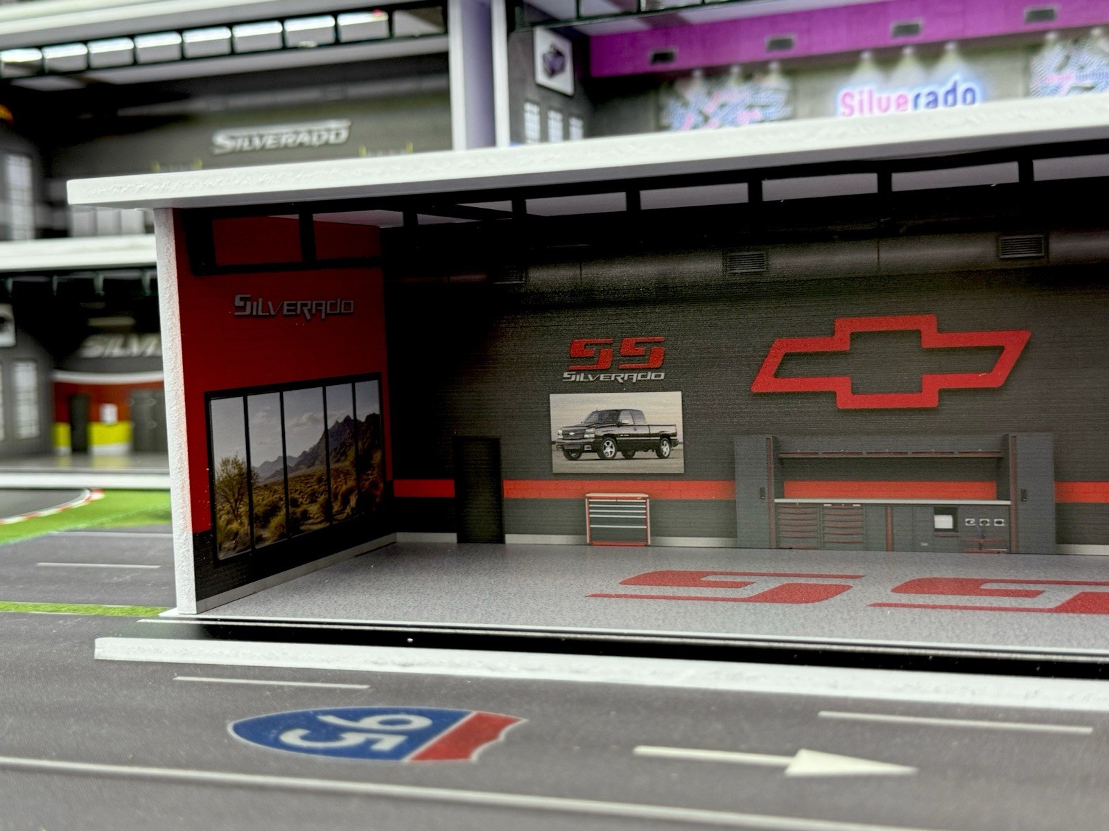 Silverado SS Themed Diorama 1:64 Scale Model Garage LED Lighting