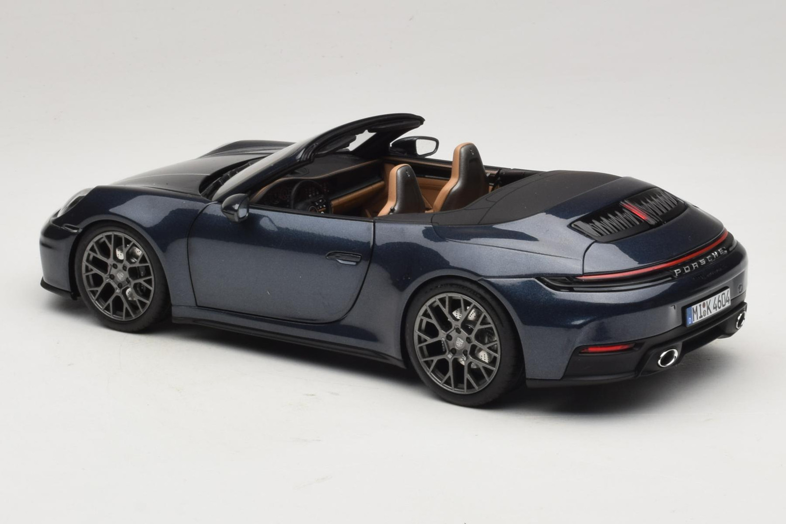 187180 Porsche 911 992.2 Carrera Cabriolet Yachting Blue Norev 1/18