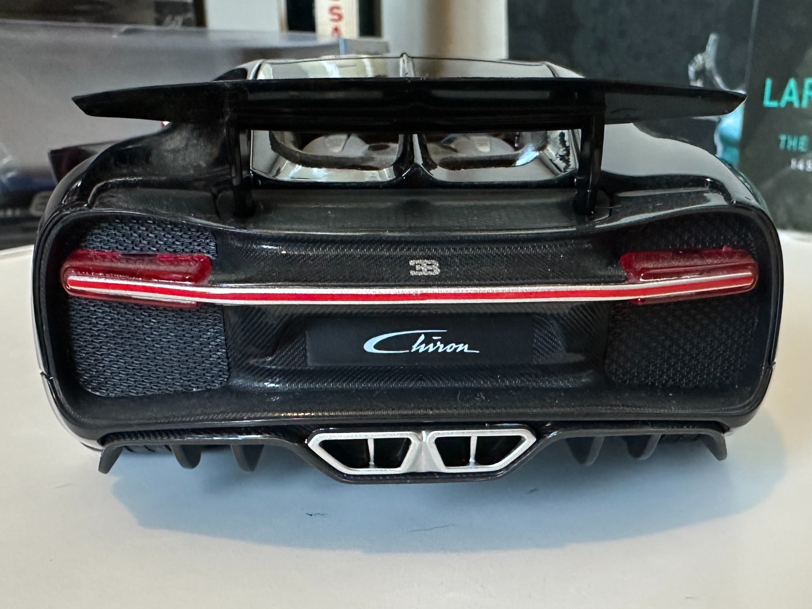 Bugatti Red Chiron Maisto Special Edition 1:18 Scale Diecast – 46629