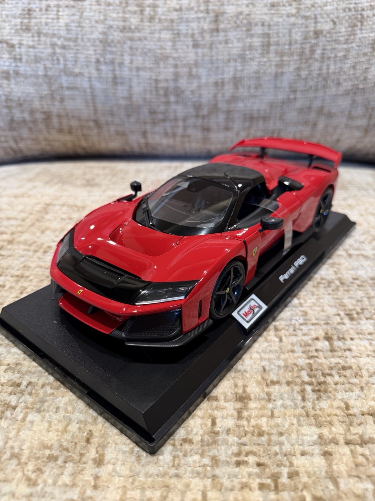 1/18 Maisto Ferrari F80 Rosso Corsa Red Diecast Special Edition