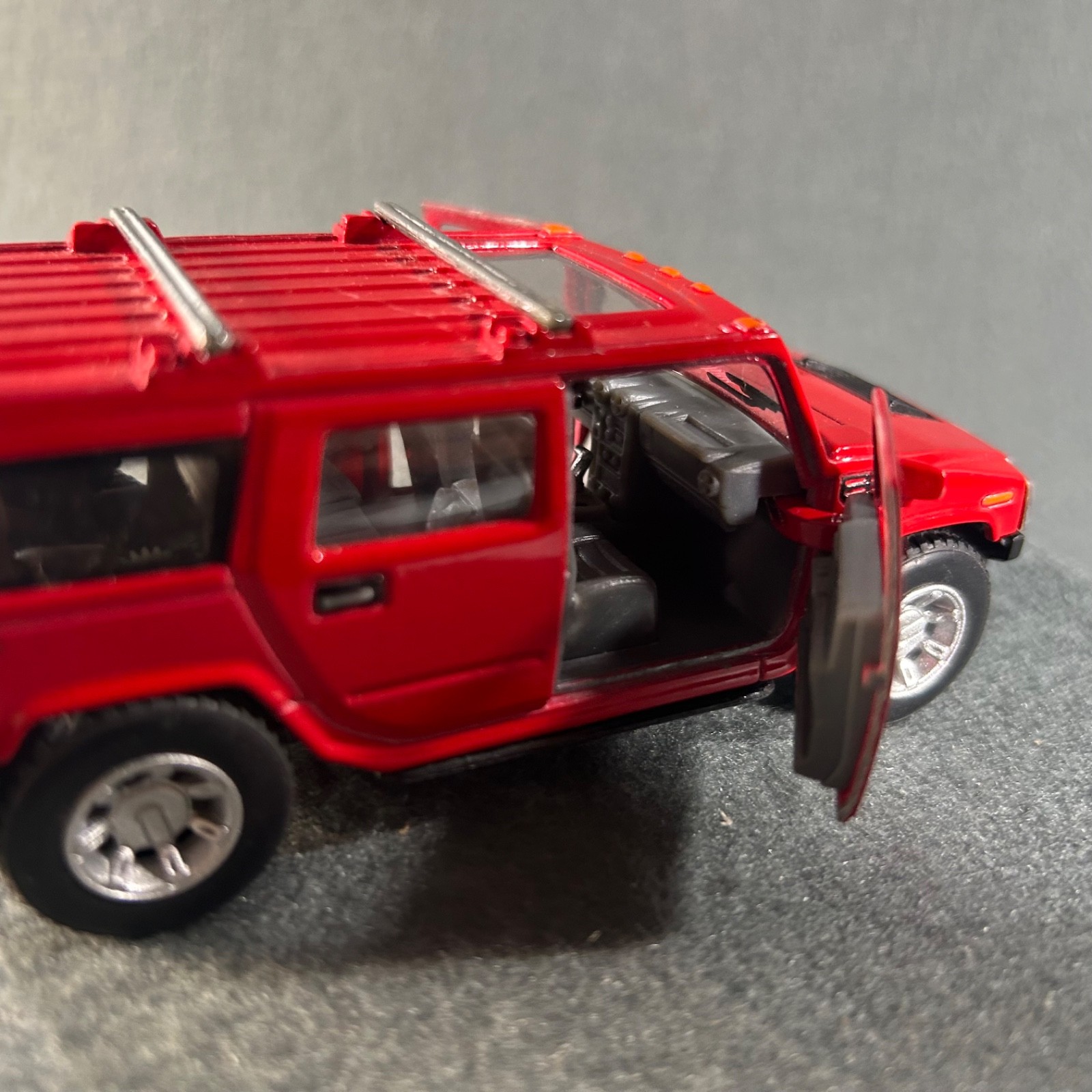 Kinsmart 2008 Hummer H2 SUV Red Diecast Vehicle Scale 1/40 Kintoy