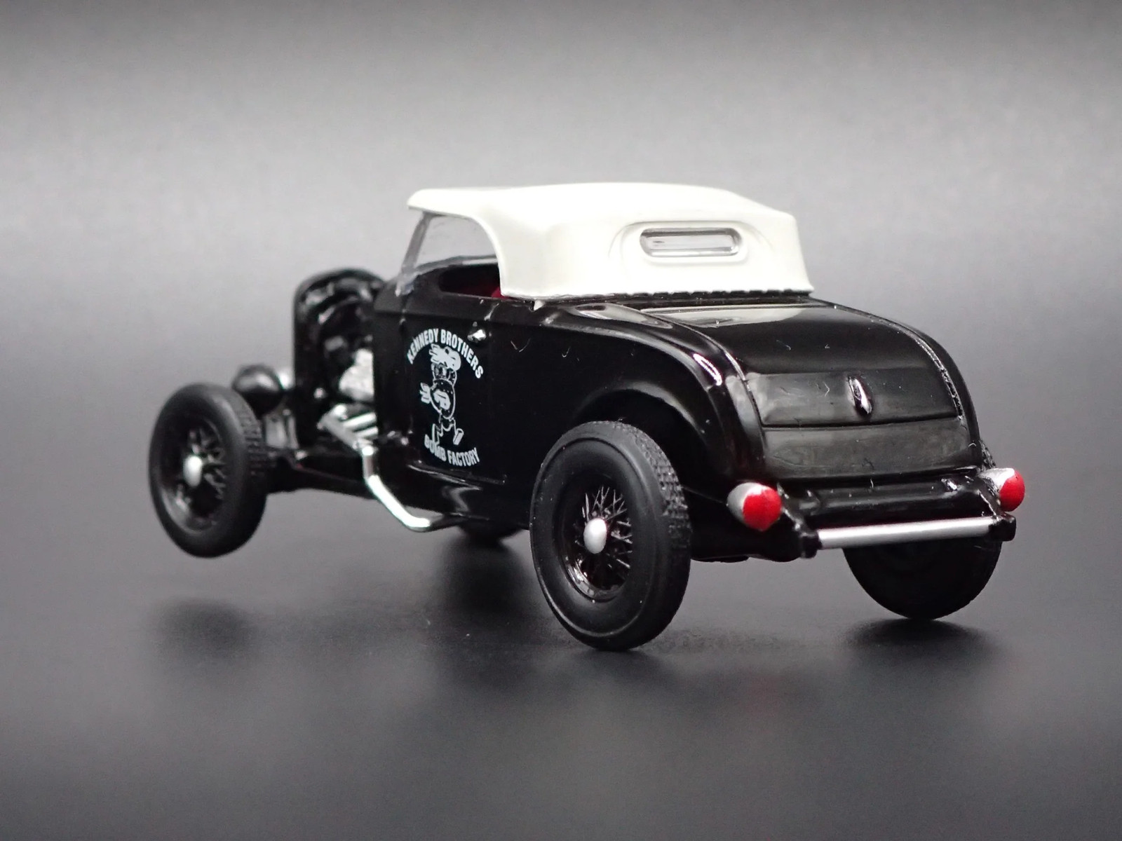 1932 32 FORD ROADSTER HOT ROD KENNEDY BROTHERS 1:64 SCALE DIECAST MODEL CAR