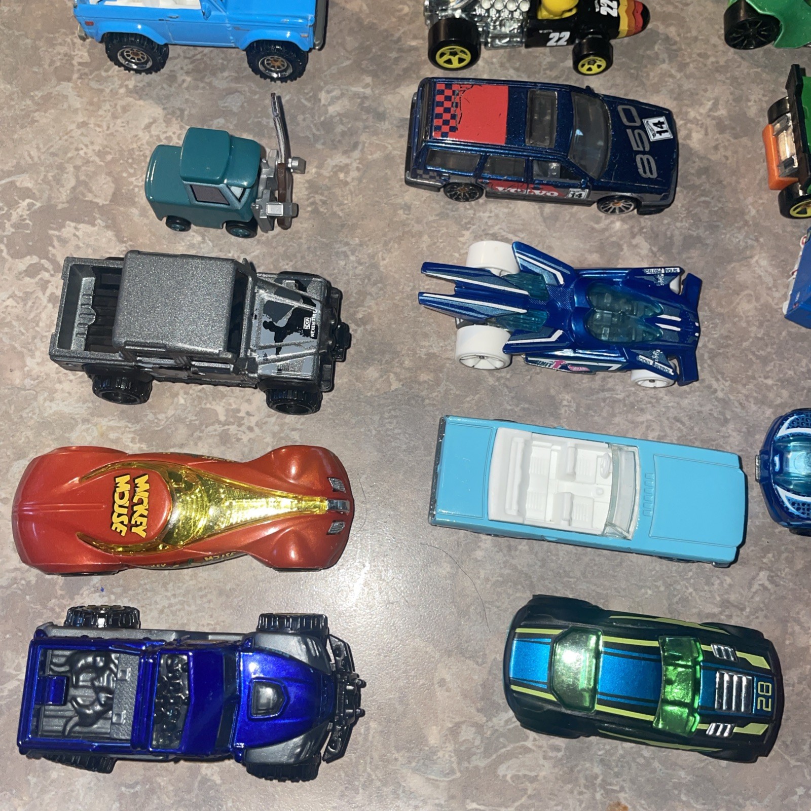 Diecast 1:64 Lot Of 24 Loose Cars #6
