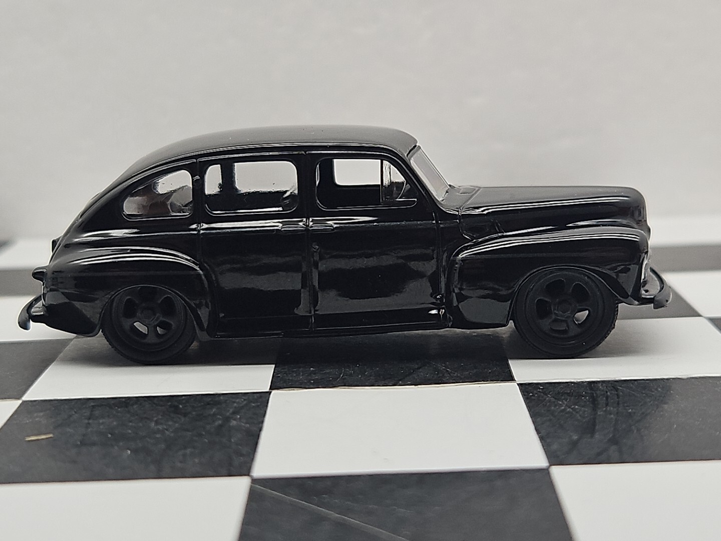 1948 Ford Fordor 4 Door Super DELUXE LOWRIDER 1:64 Scale Car Greenlight HOT ROD