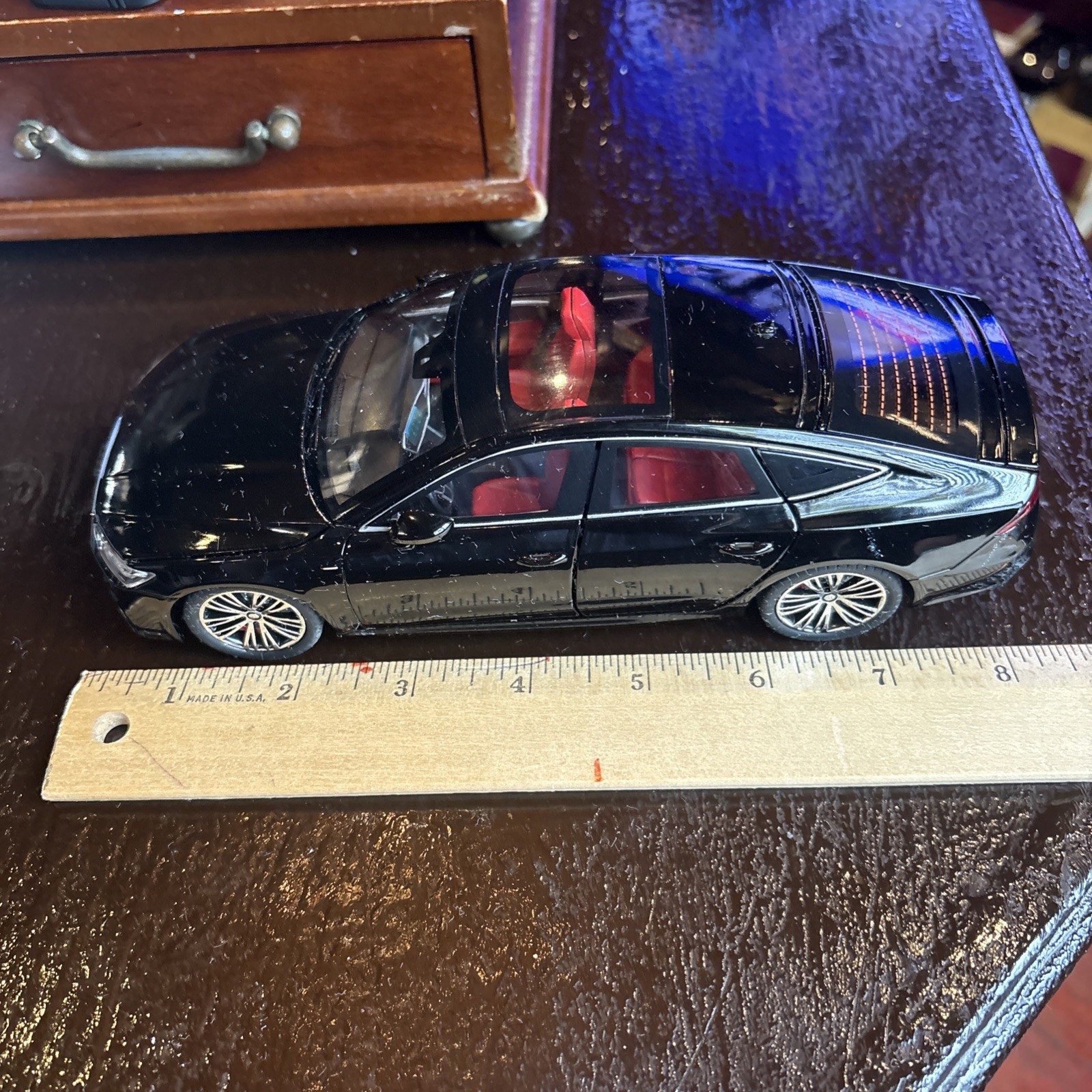 1/24 scale Die Cast Audi Luxury Sedan With Pullback Action, Lights And Sound