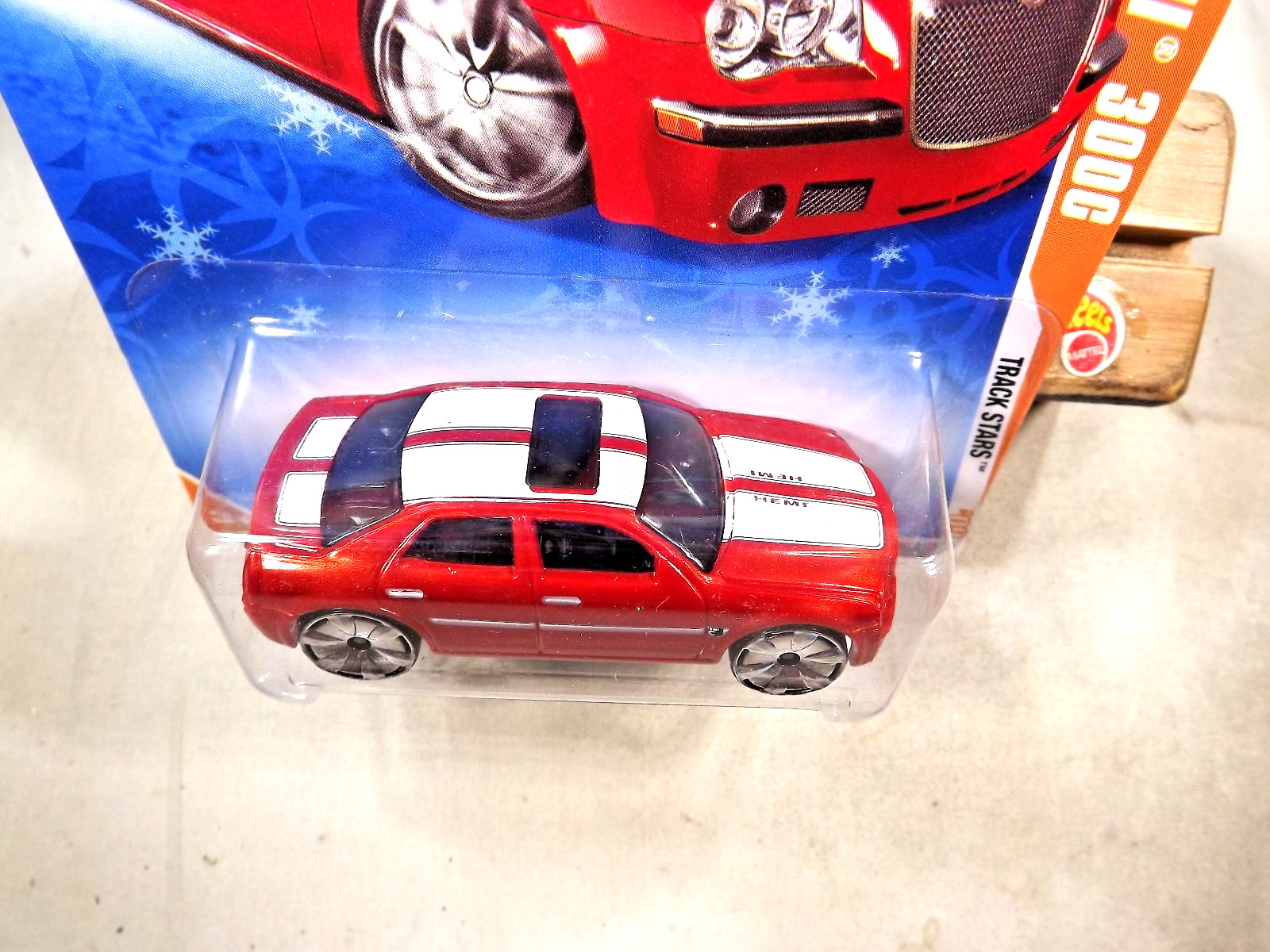 2009 Hot Wheels Snowflake #61 Track Stars 7/12 CHRYSLER 300C HEMI Red w/Bling Sp