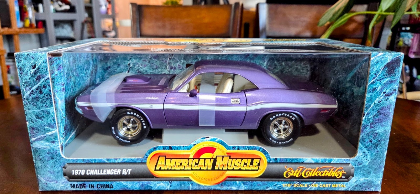 Vintage 1/18 Ertl 1970 Dodge Challenger R/T 426 HEMI Plum Crazy American Muscle