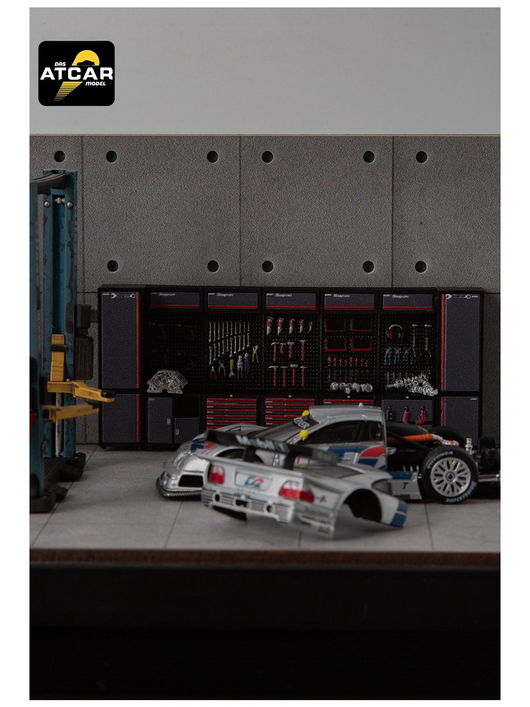 1:64 Scale Auto Repair Workshop Mini Garage Scene Figure Model Creative Ornament