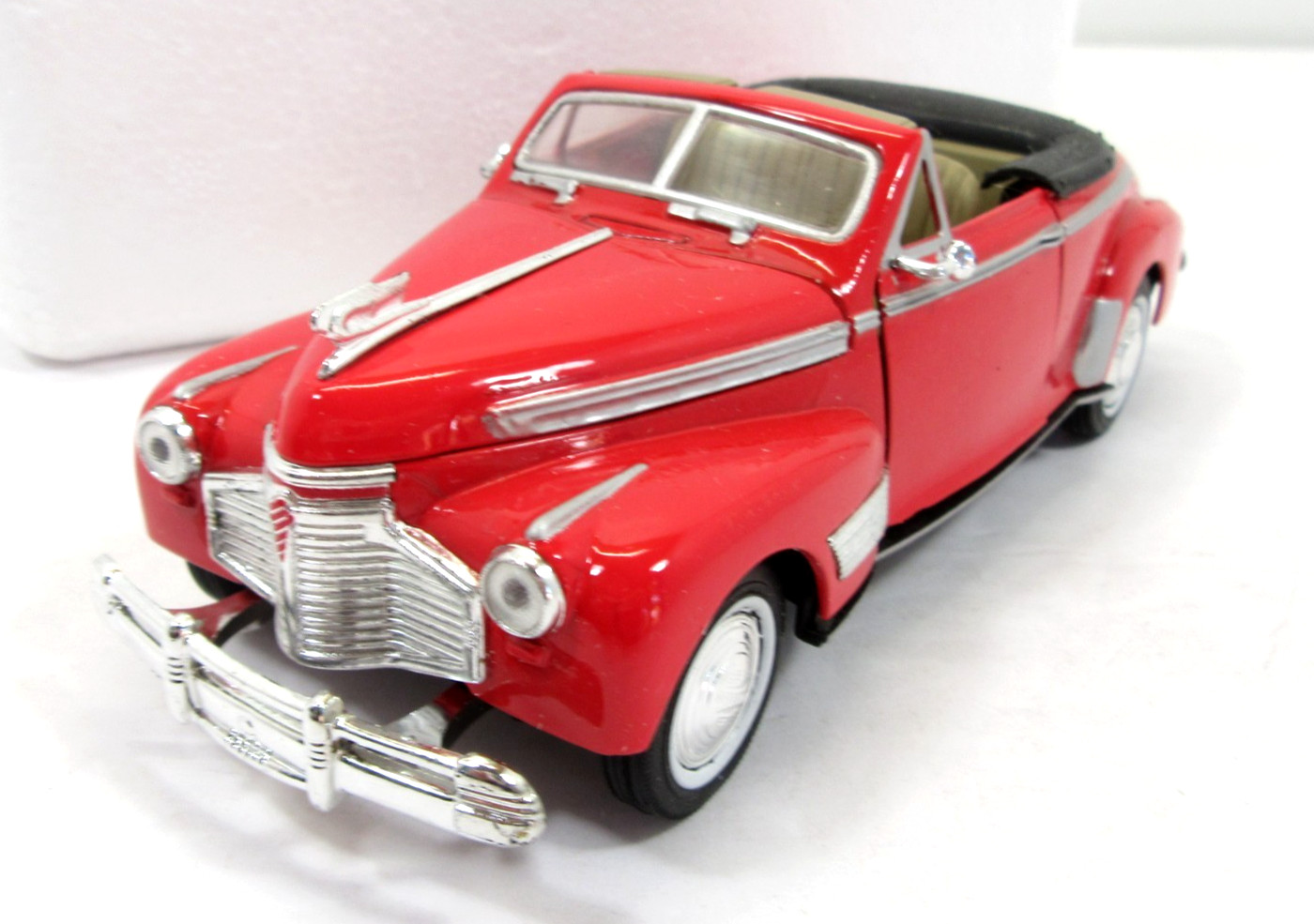 1941 Chevrolet Deluxe Red Diecast 1:32 Arko National Motor Museum Mint