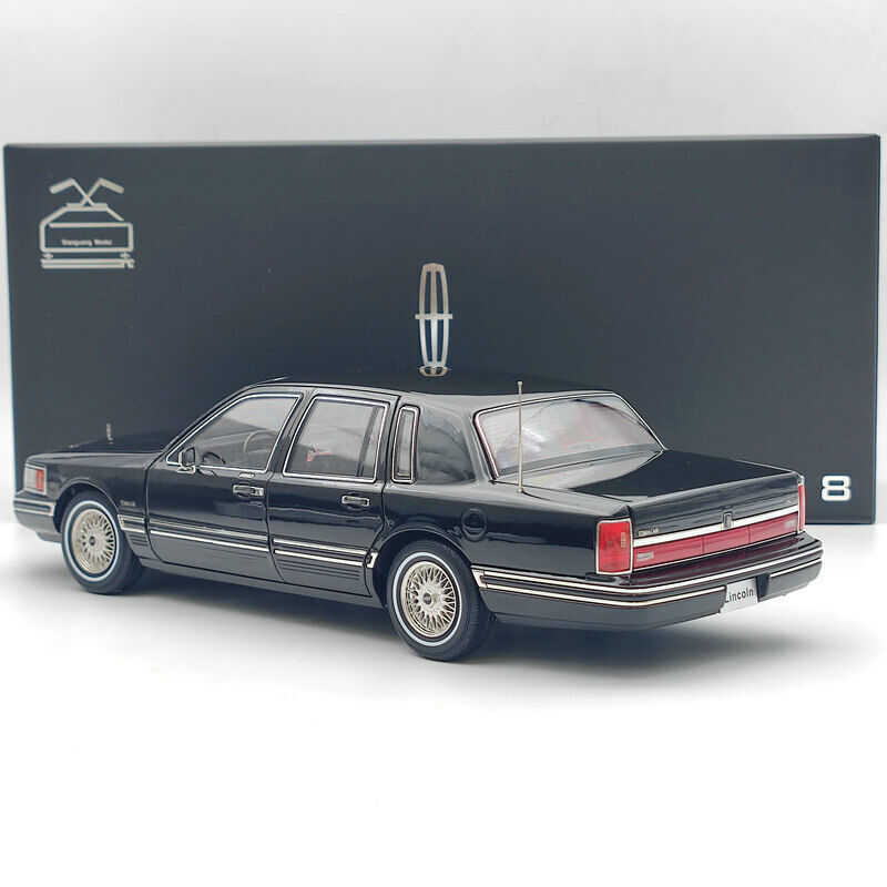 1/18 Towncar V8 1993-1995 Super Diecast model (Leather seat)