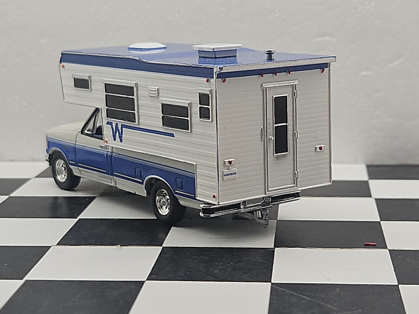GREENLIGHT 1992 4×4 Ford F-250 XLT Lariat Truck 1:64 CAMPER Pickup Ertl Farm 4WD