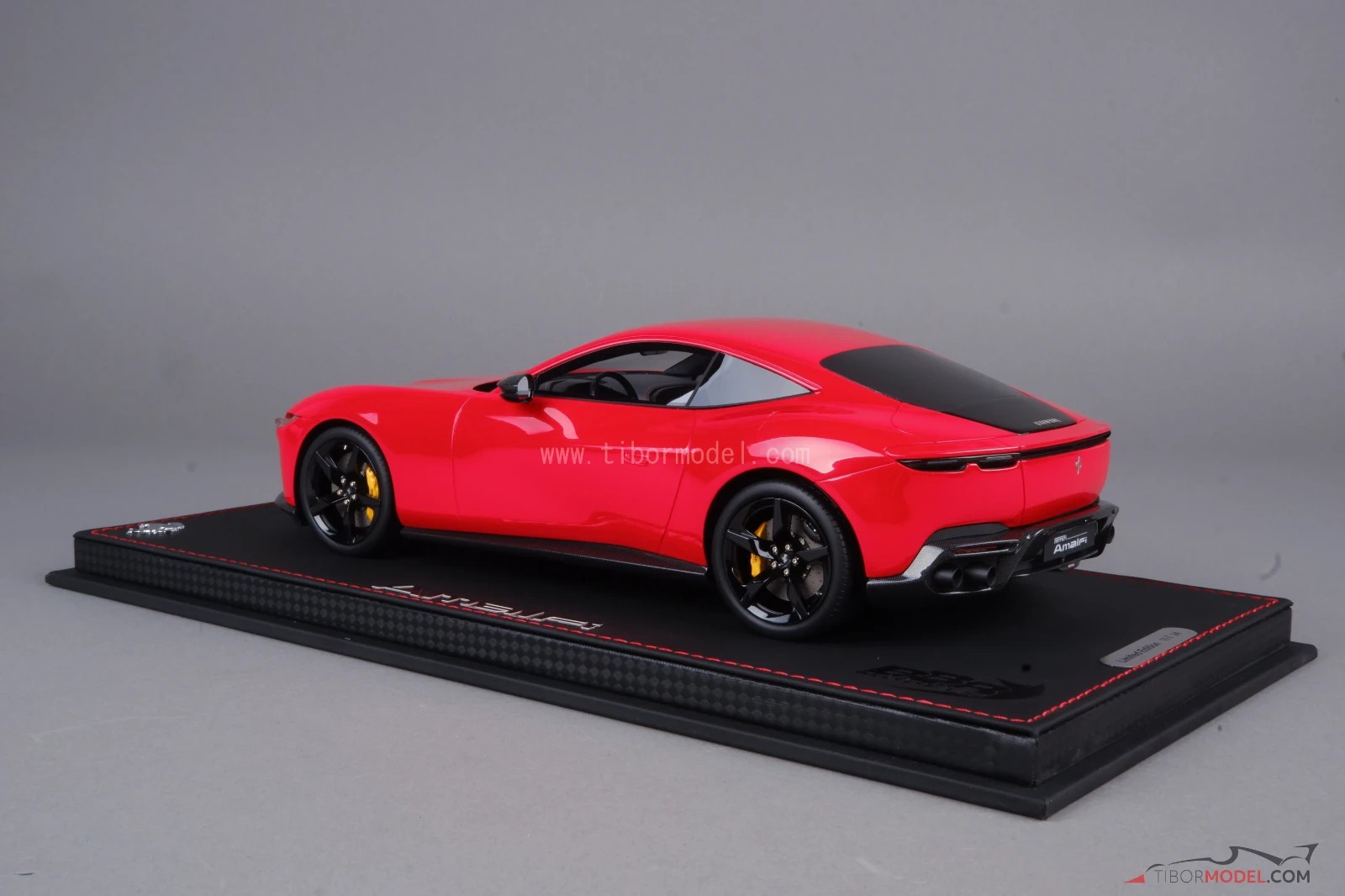 Ferrari Amalfi 2025 red, rosso corsa, with showcase, 1:18 BBR, P18272A1