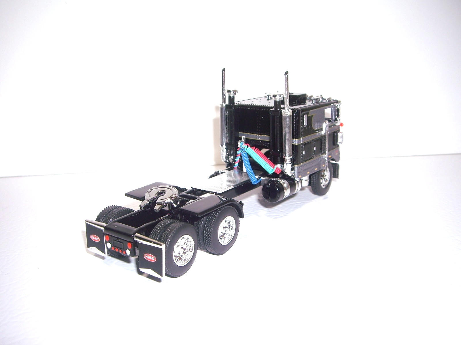 DCP FIRST GEAR 1/64 BLACK AND GRAY PETERBILT 352 COE WITH 110″ SLEEPER CAB