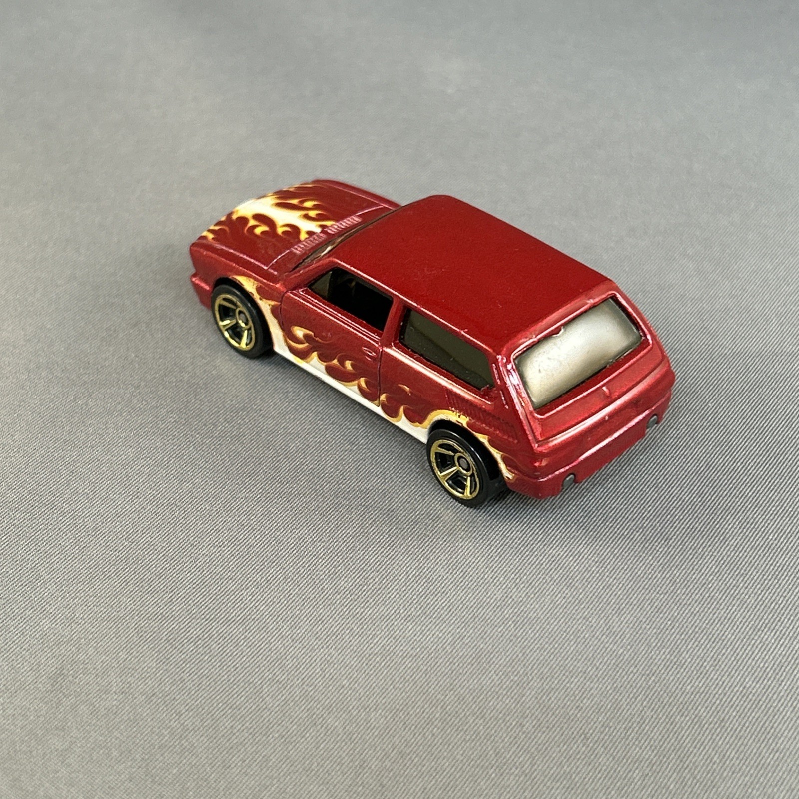 2012 Hot Wheels Heat Fleet – Volkswagen Brasilia – Red w/ Flames