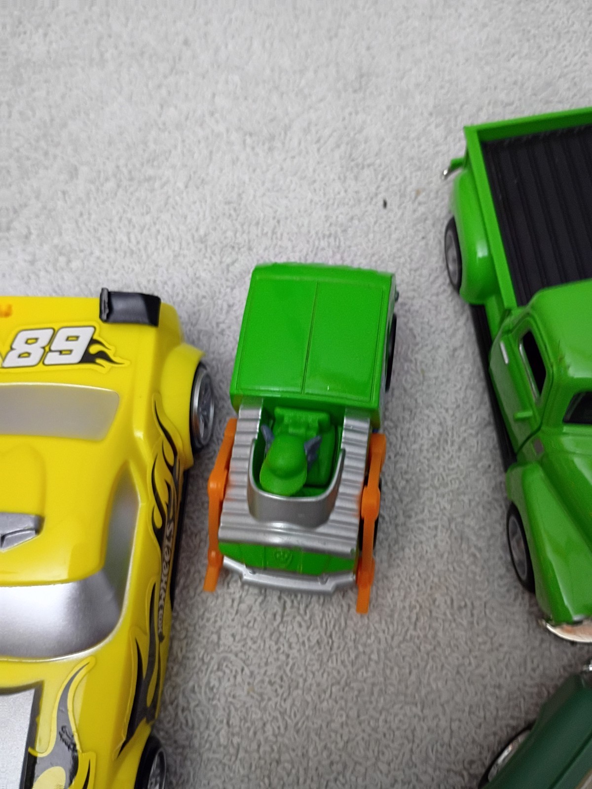 Bag Of Cars And Trucks. Trucks Are 1/32 Die Cast. 55″S And A 53. Others Plastic