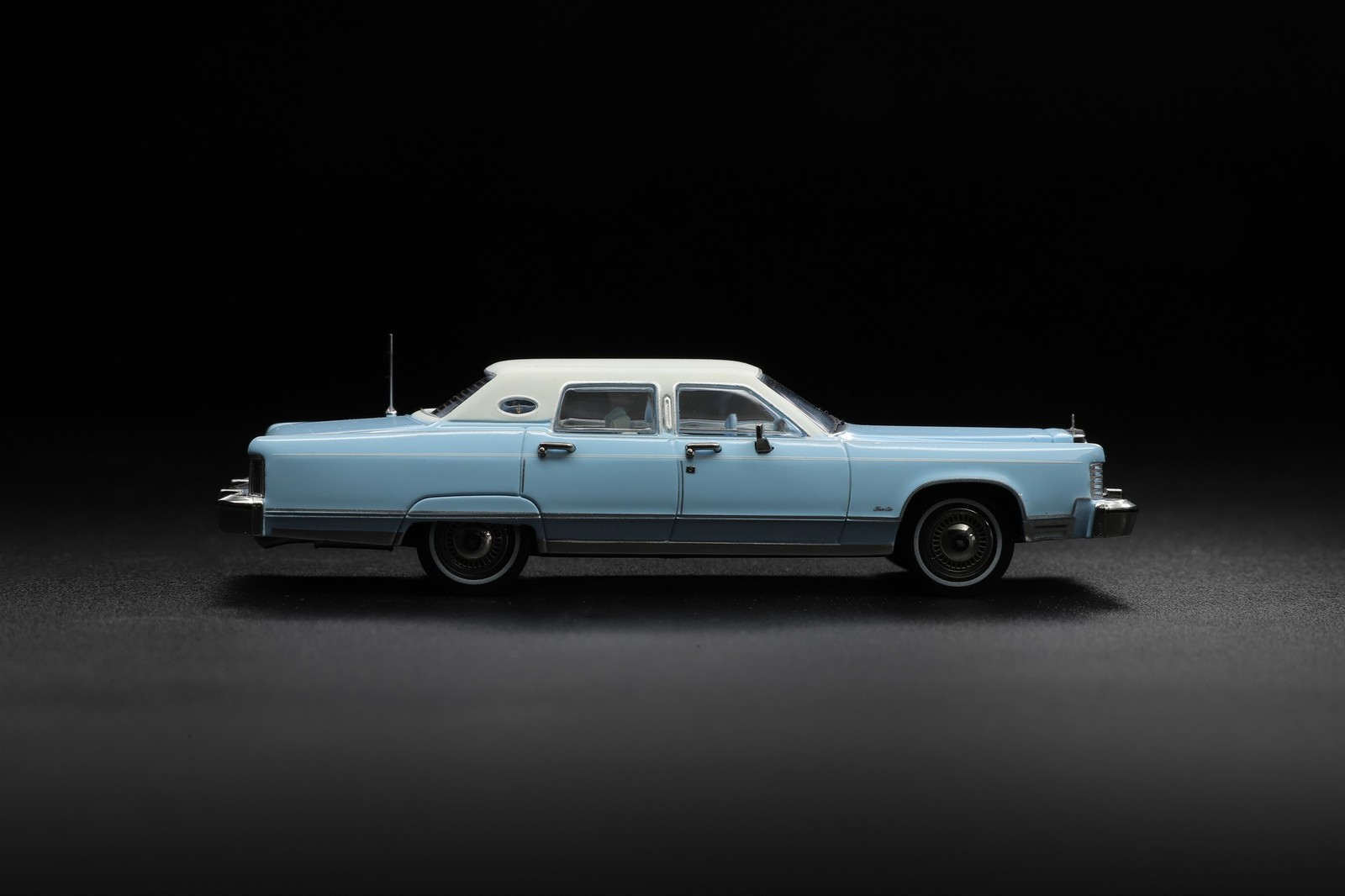 1979 Lincoln Continental Town Car Wedgewood Blue in 1:64 scale by Sun Star