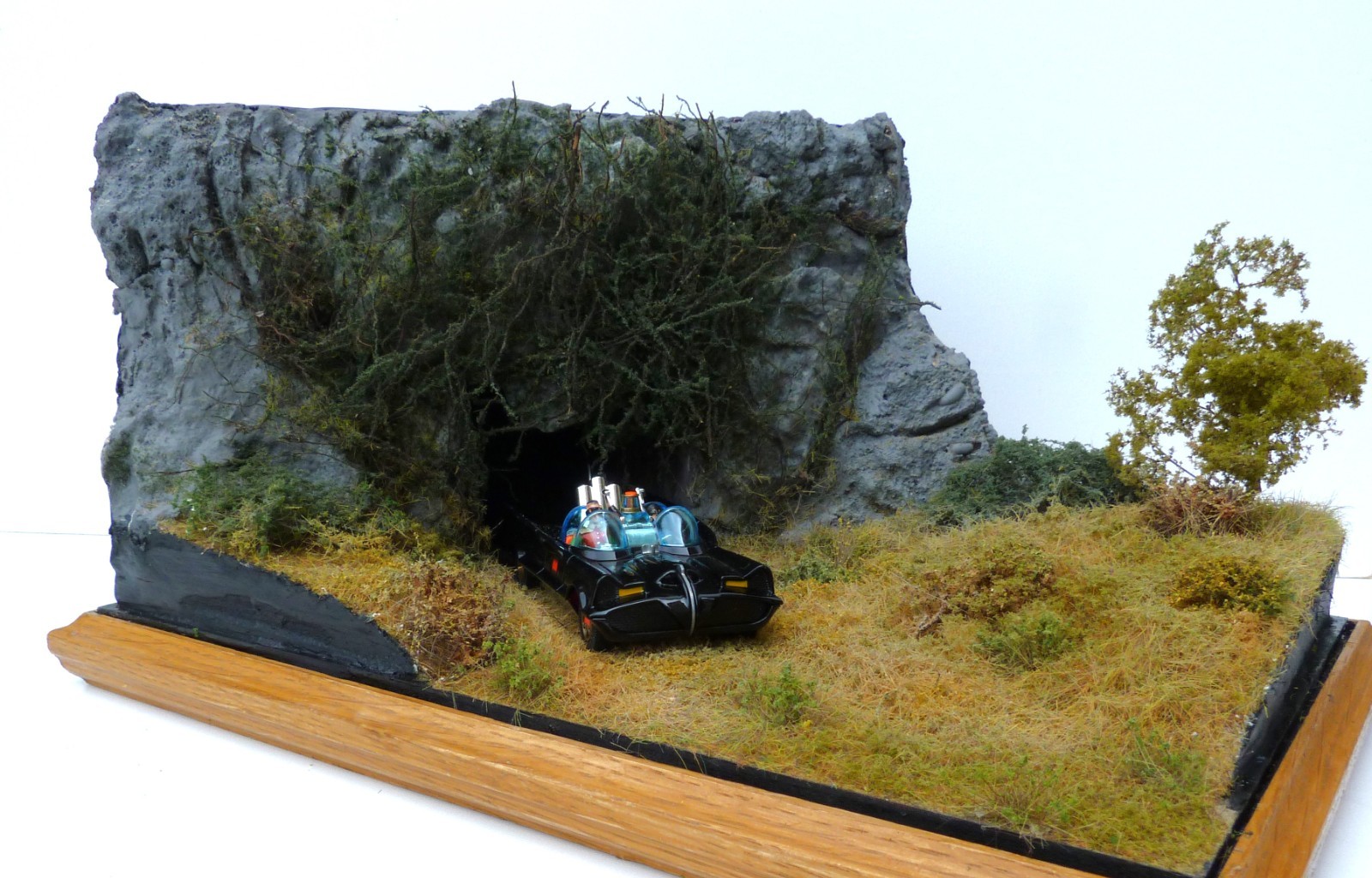 Batman Batcave Exit 1:43 diorama with Corgi Batmobile