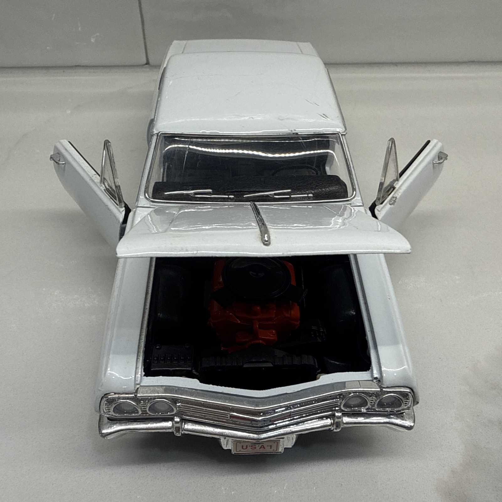 Saico White 1965 Chevy Chevell SS 396 Z-16 1:24 Scale Diecast Model – Ships Fast