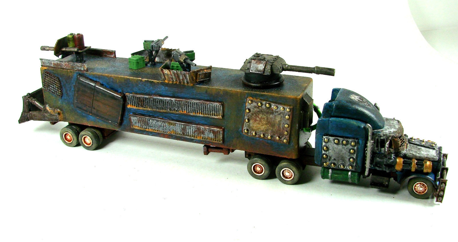 Gaslands Peterbuilt 379 War Rig Custom White Rose Diecast 1/80 Mad Max Blue