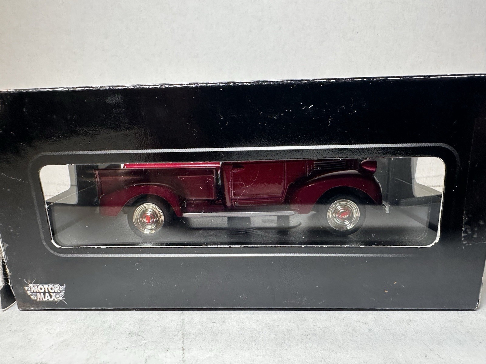 Motor Max 1941 Plymouth Truck Pickup Red 1:43 Diecast NEW NIB