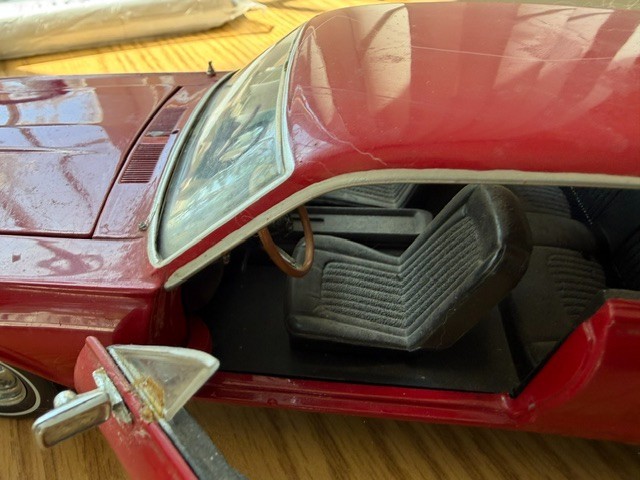 Sunstar 1:16 1967 Mercury Cougar model car