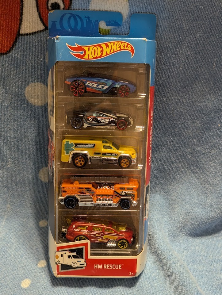 Hot Wheels 5 Pack HW Rescue 2021 Police Fire Ambulance Patrol Car Fire Chief new