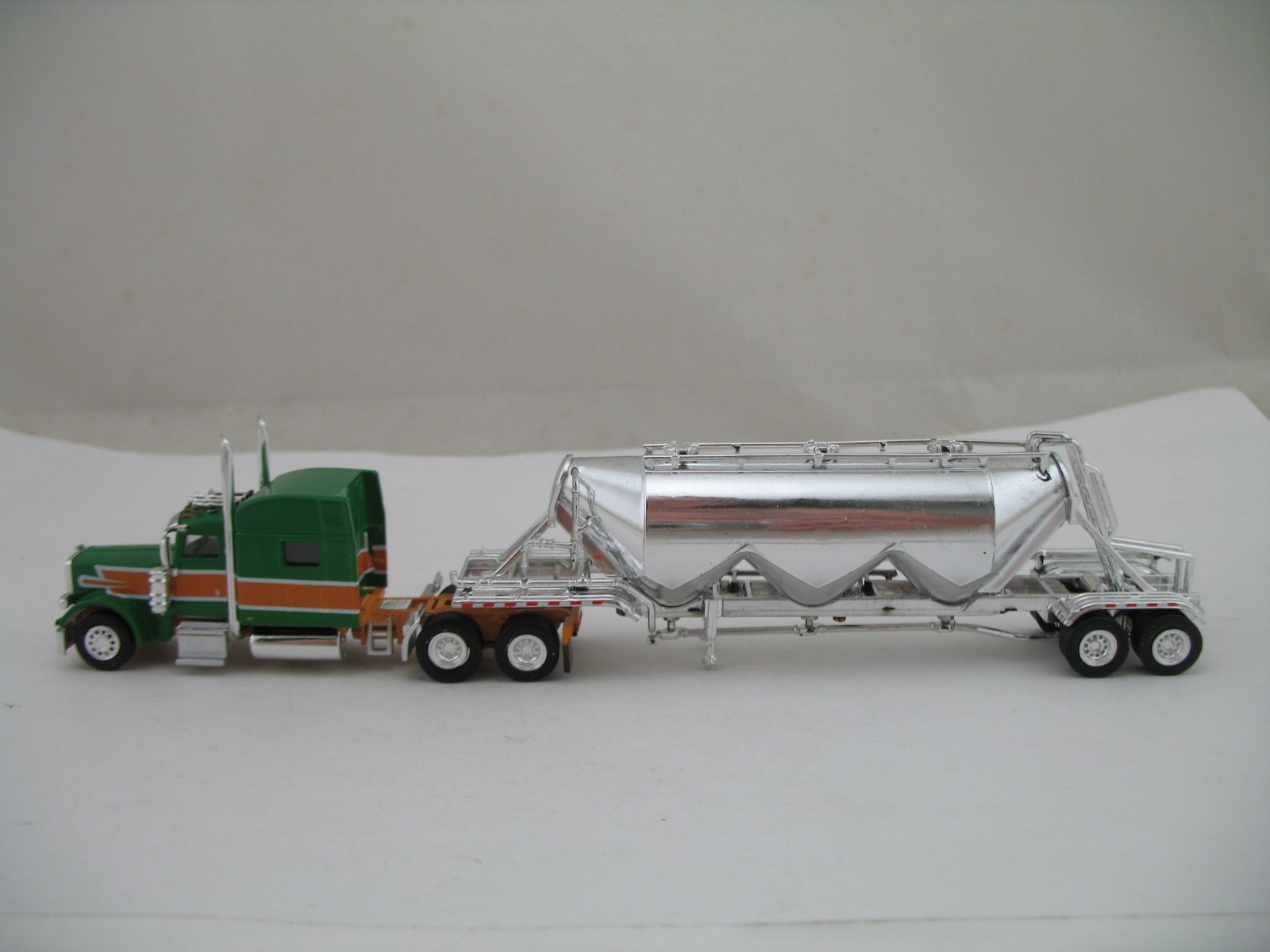 Trucks N’ Stuff HO Model Truck SPEC018: Peterbilt 389 SC w/ Pneumatic Tank Trlr