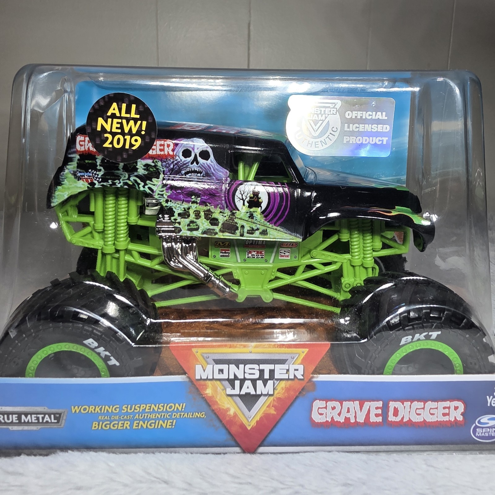 Monster Jam Grave Digger Monster Truck 1:24 Scale Diecast Vehicle By Spin Master