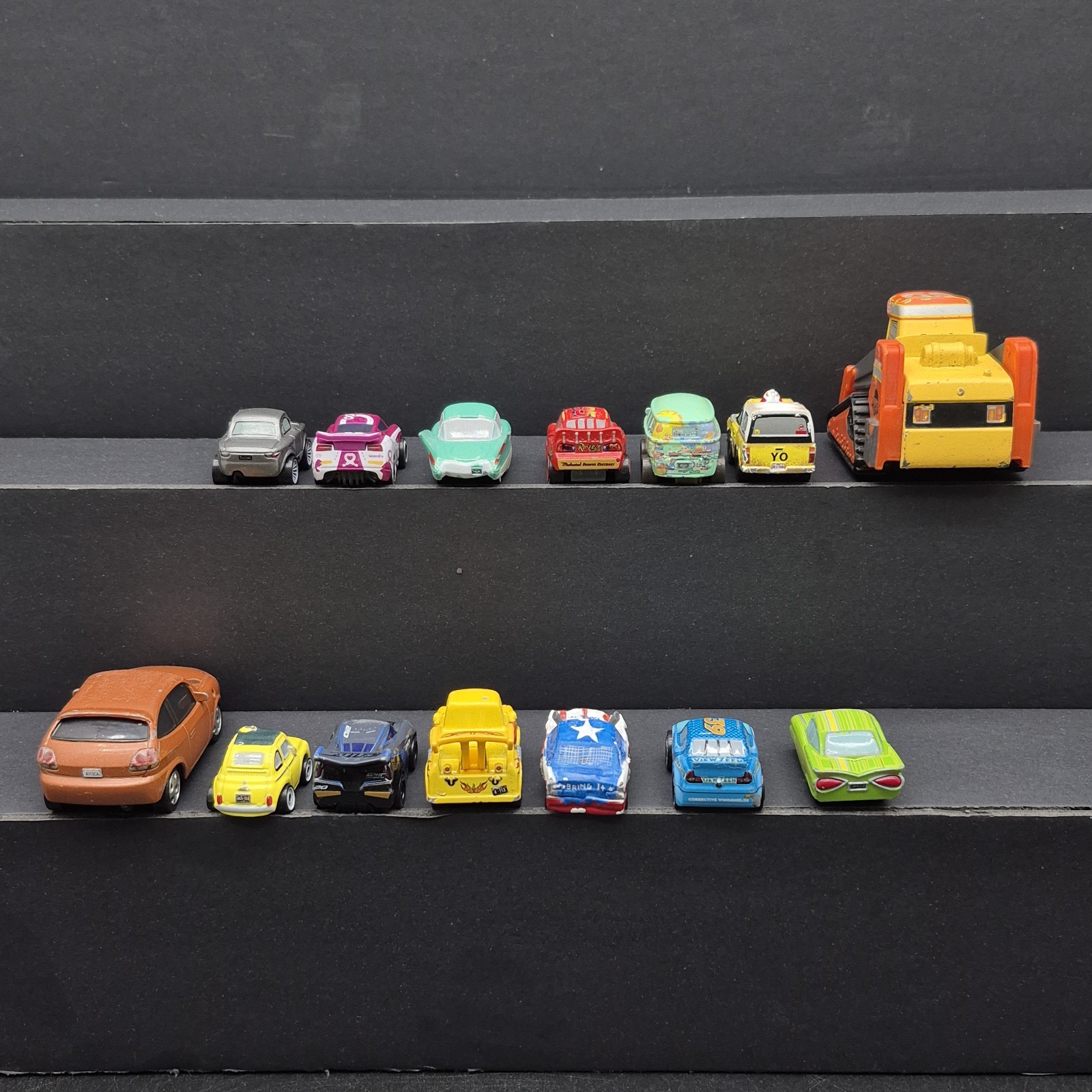 Disney Pixar Cars Mini Racers Mixed Lot of 16 Die-Cast Vehicles/Lightning McQue