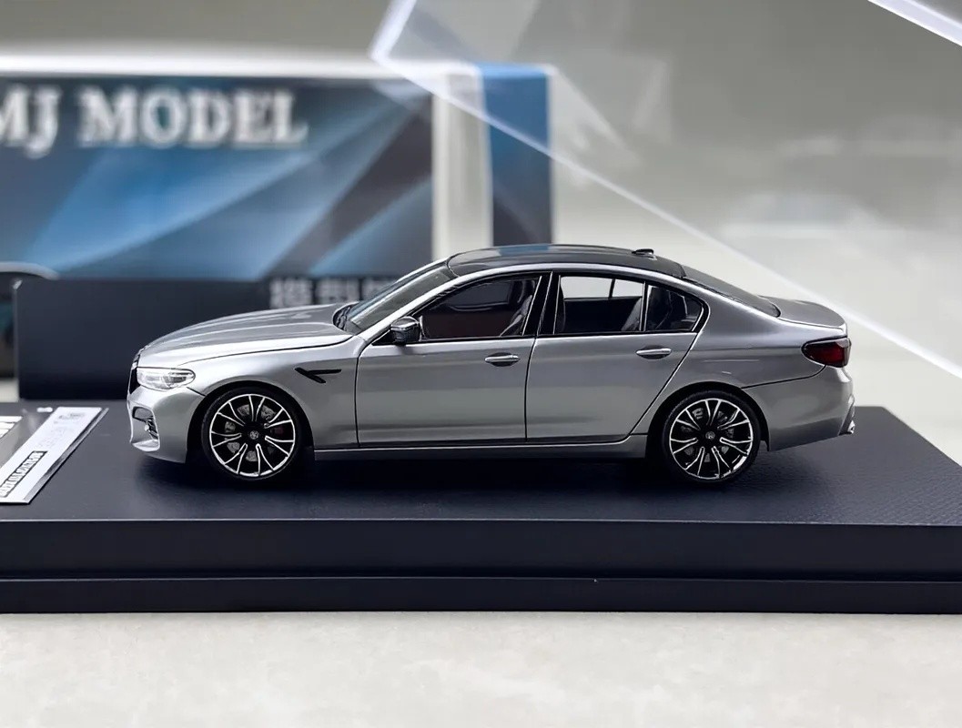 MJ 1:64 Gray M5 F90 Luxury Sedan Sports Model Diecast Metal Car