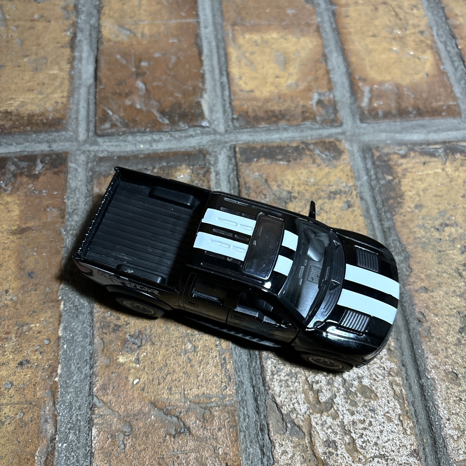 Kinsmart ✅ 2013 Ford F-150 SVT Raptor SuperCrew Black ✅ Scale 1/46 ✅ Pull Back