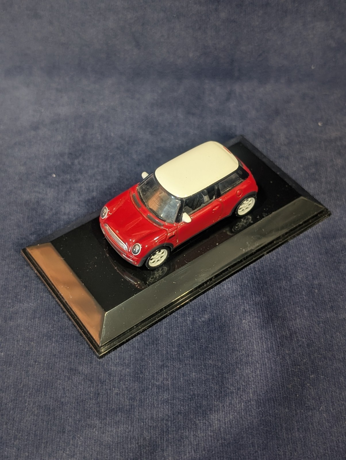 Autoart Models BMW Mini Cooper Red 1/64 Scale With Display Boxed 20024