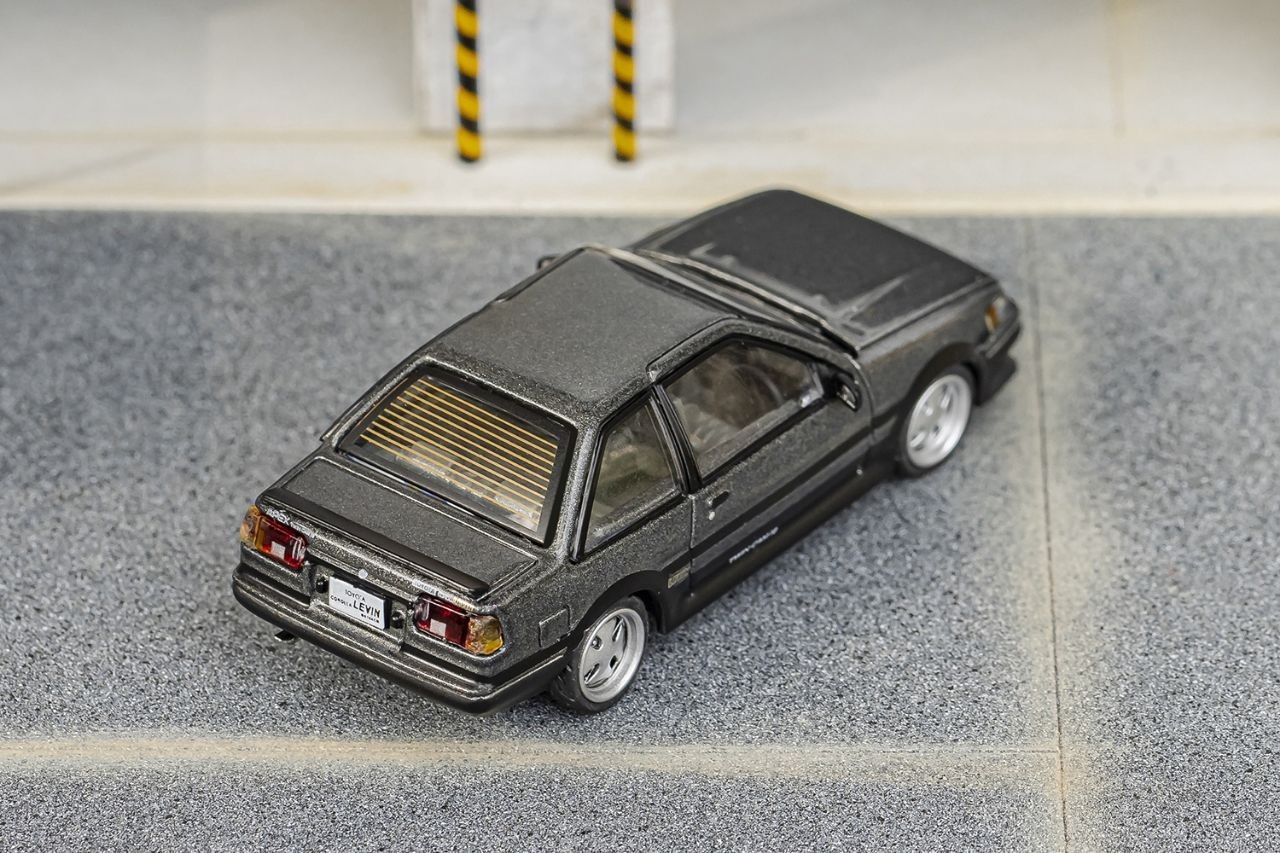 DCT 1:64 Toyota Corolla Levin AE86 1983 Gray