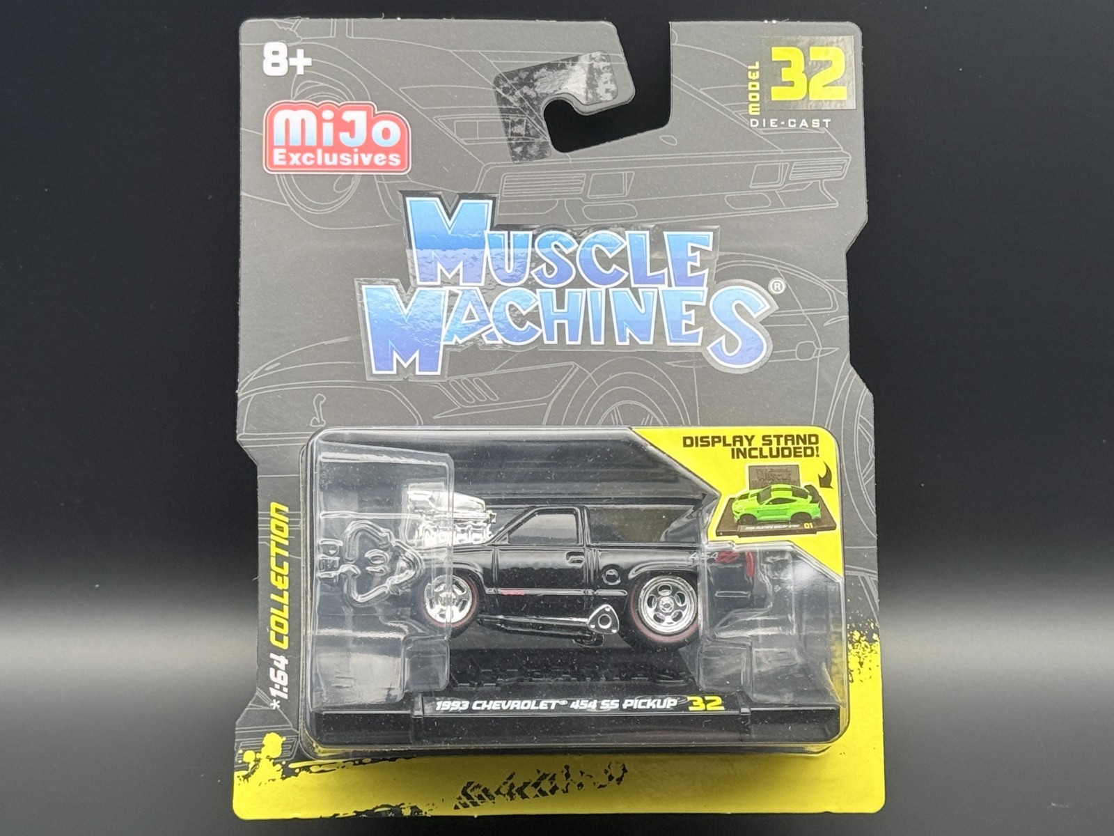 Muscle Machines 1993 Chevrolet 454 SS Pickup Black 1/64
