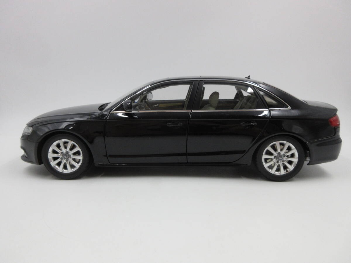 1/18 Audi 4th generation A4 Sedan B8 Dealer special mini car Black