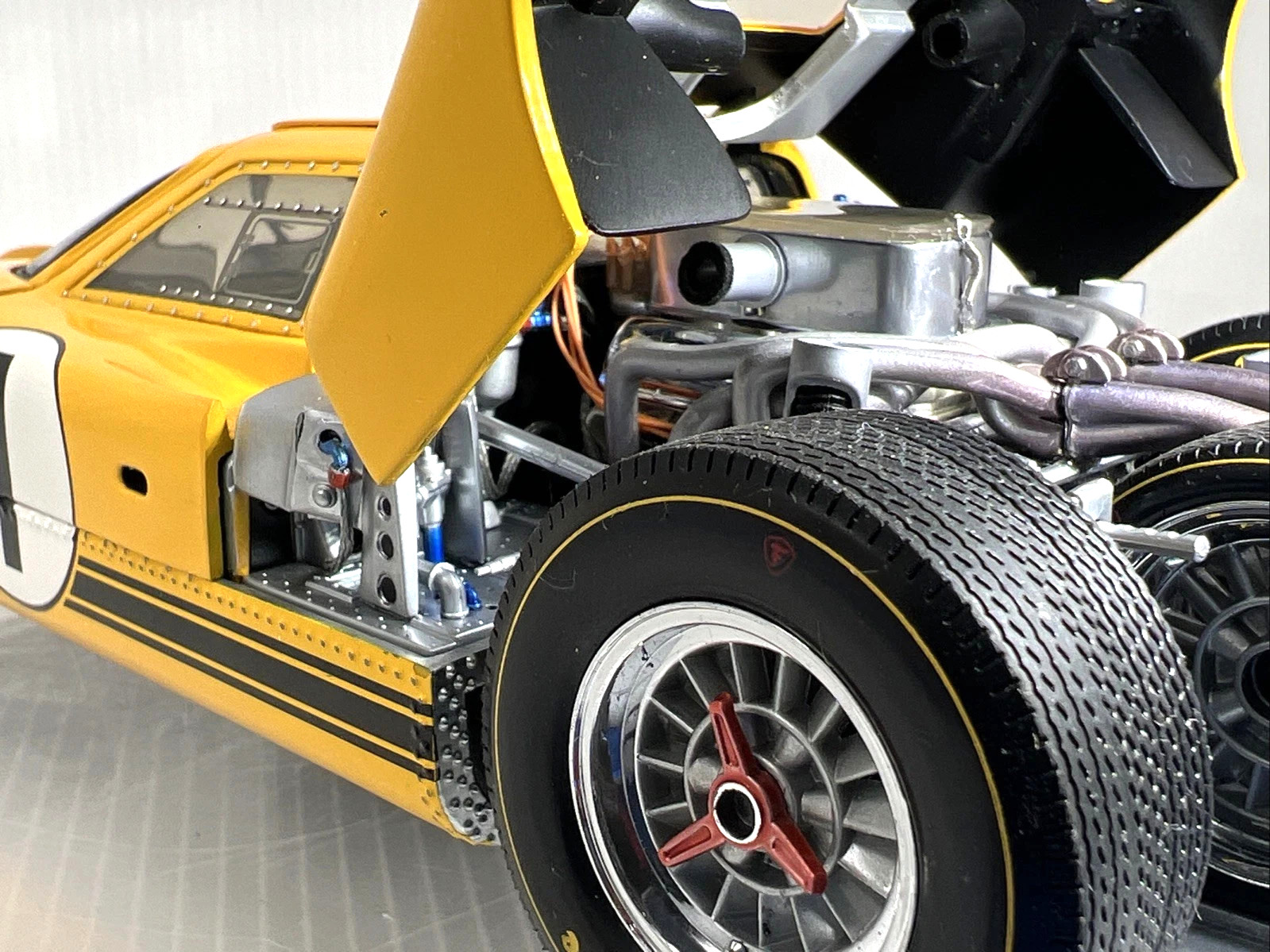 1/18 Exoto 1967 Ford GT40 MKIV Race Car Sebring Winner McLaren Andretti RLG18051