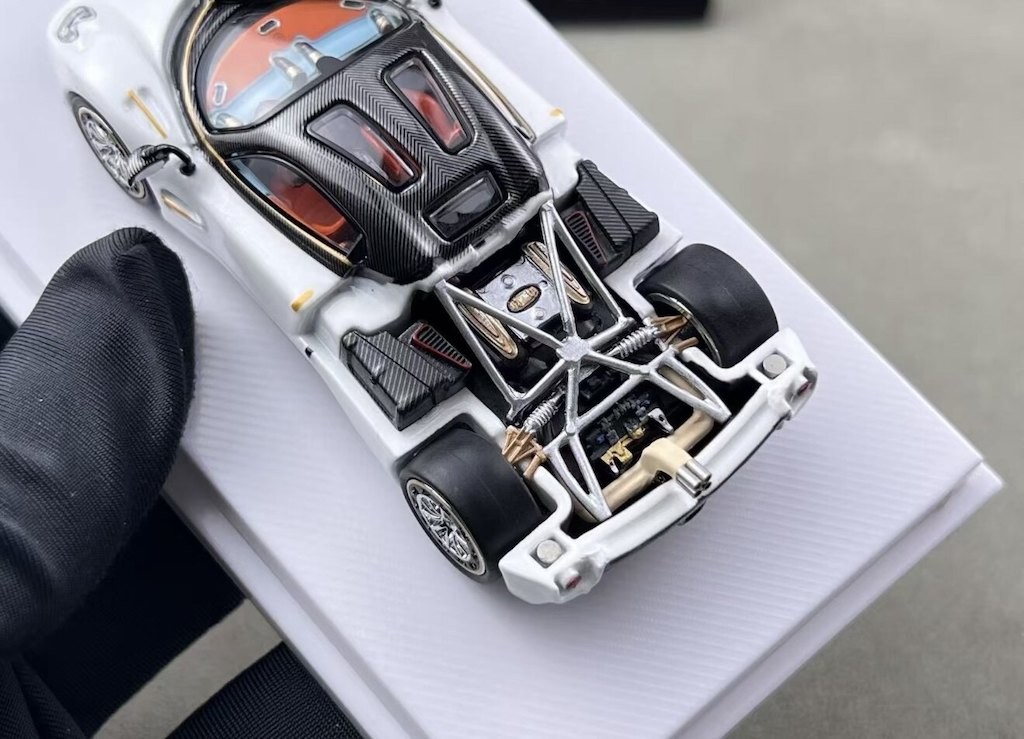 CM 1:64 White Utopia Racing Sports Model Diecast Metal Car