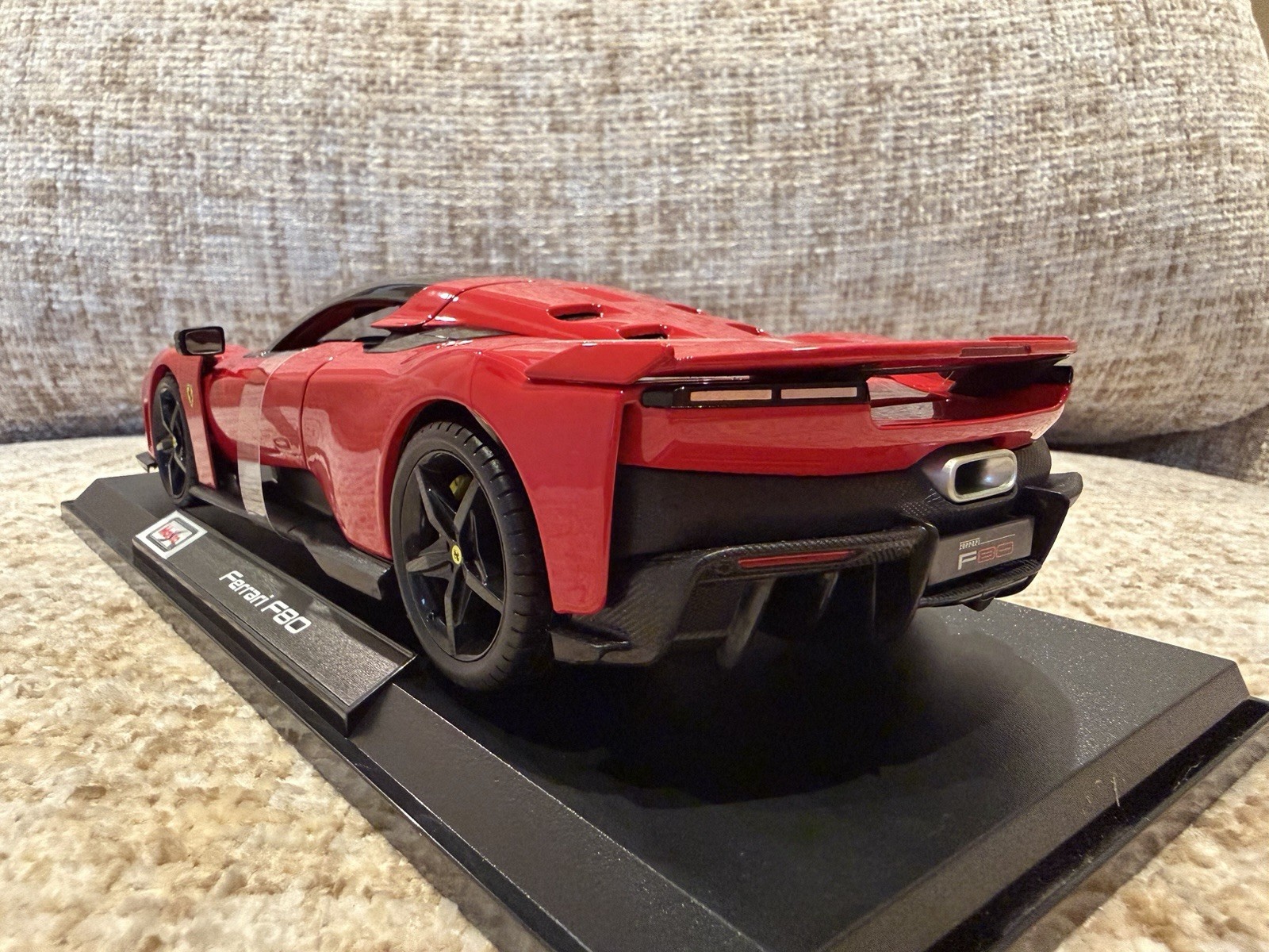 1/18 Maisto Ferrari F80 Rosso Corsa Red Diecast Special Edition