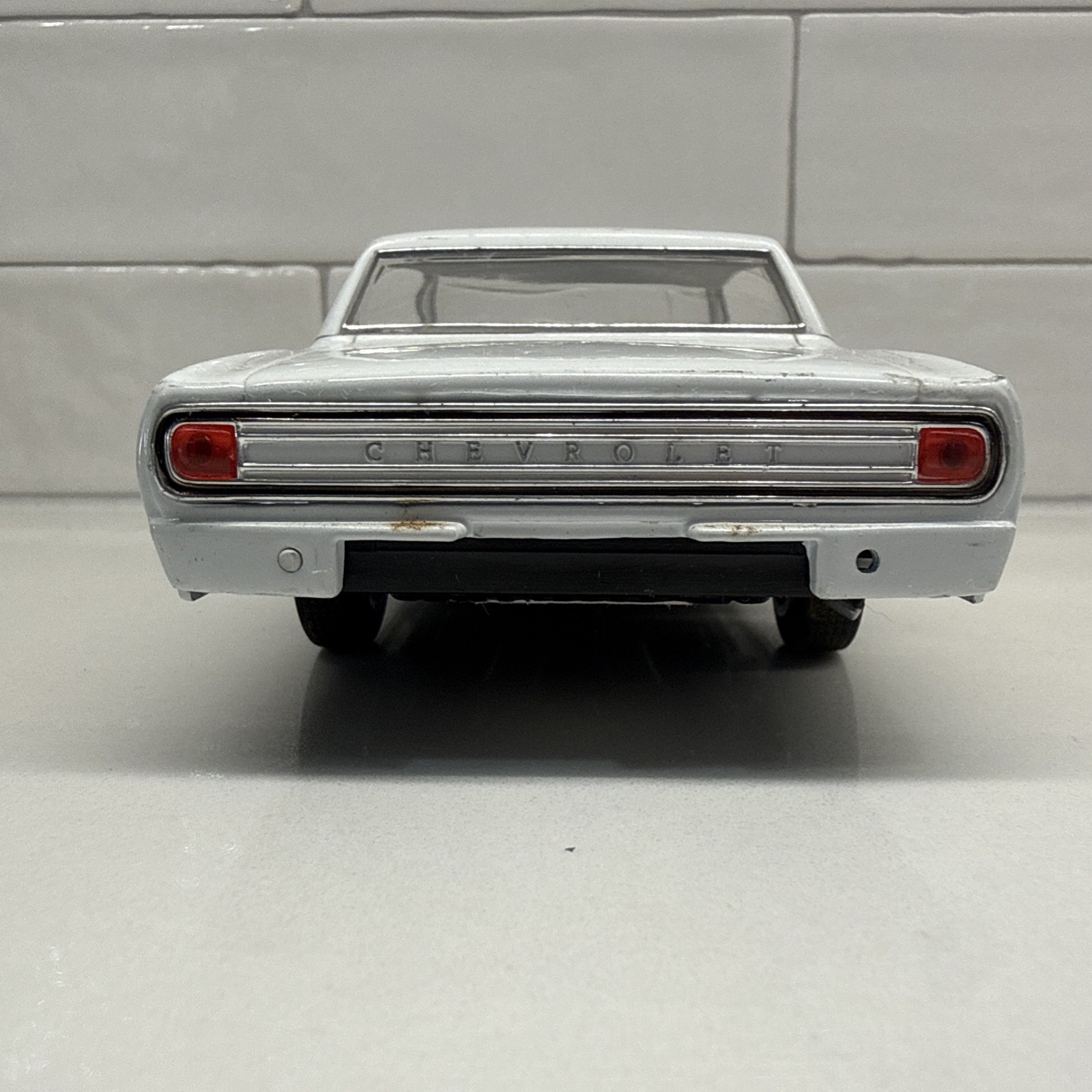 Saico White 1965 Chevy Chevell SS 396 Z-16 1:24 Scale Diecast Model – Ships Fast