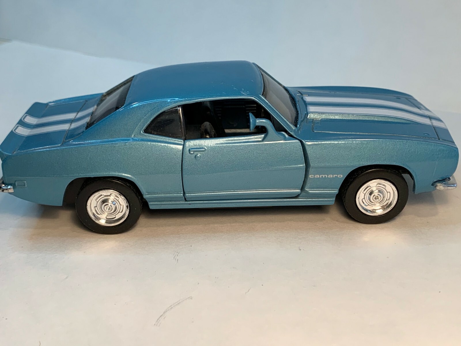 New Ray Light Blue 1967 Chevy Camaro Z-28 1:32 Scale Diecast Model Muscle Car