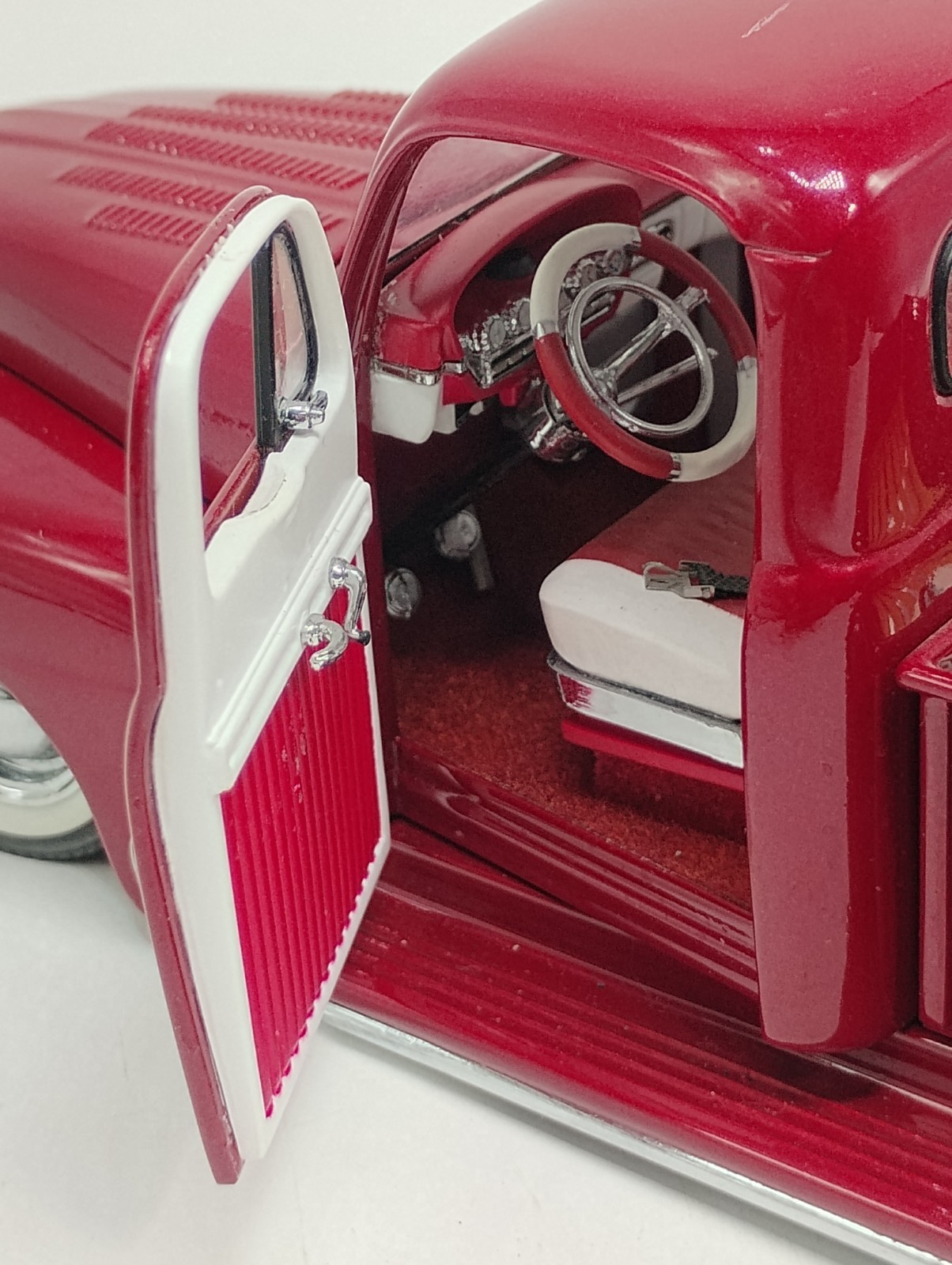 Danbury Mint 1:24 Scale Deep Metallic Red 1951 Ford F-1 Custom Pickup