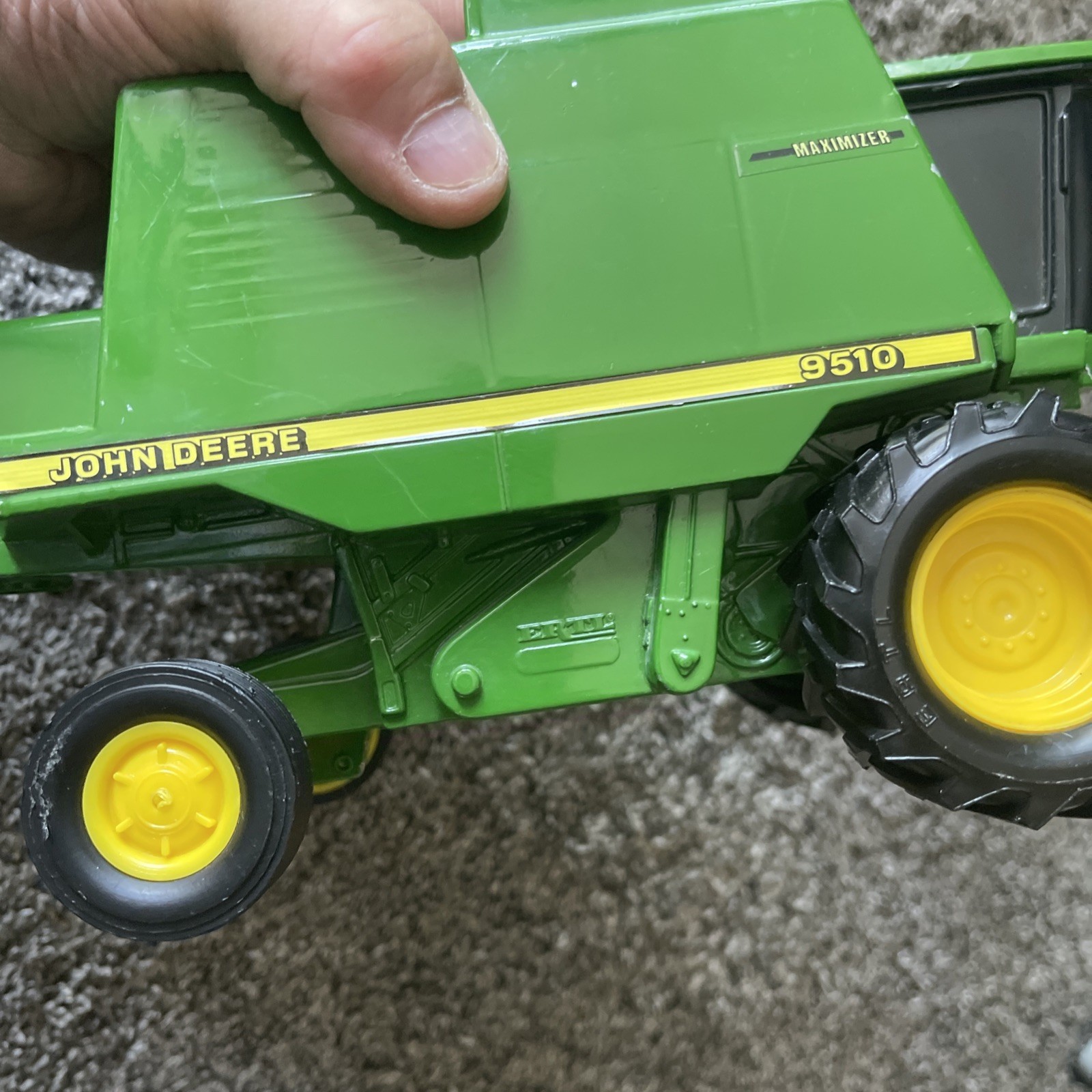 Vintage Metal ERTL John Deere 9510 Maximizer Combine With Bean Header. No Chute