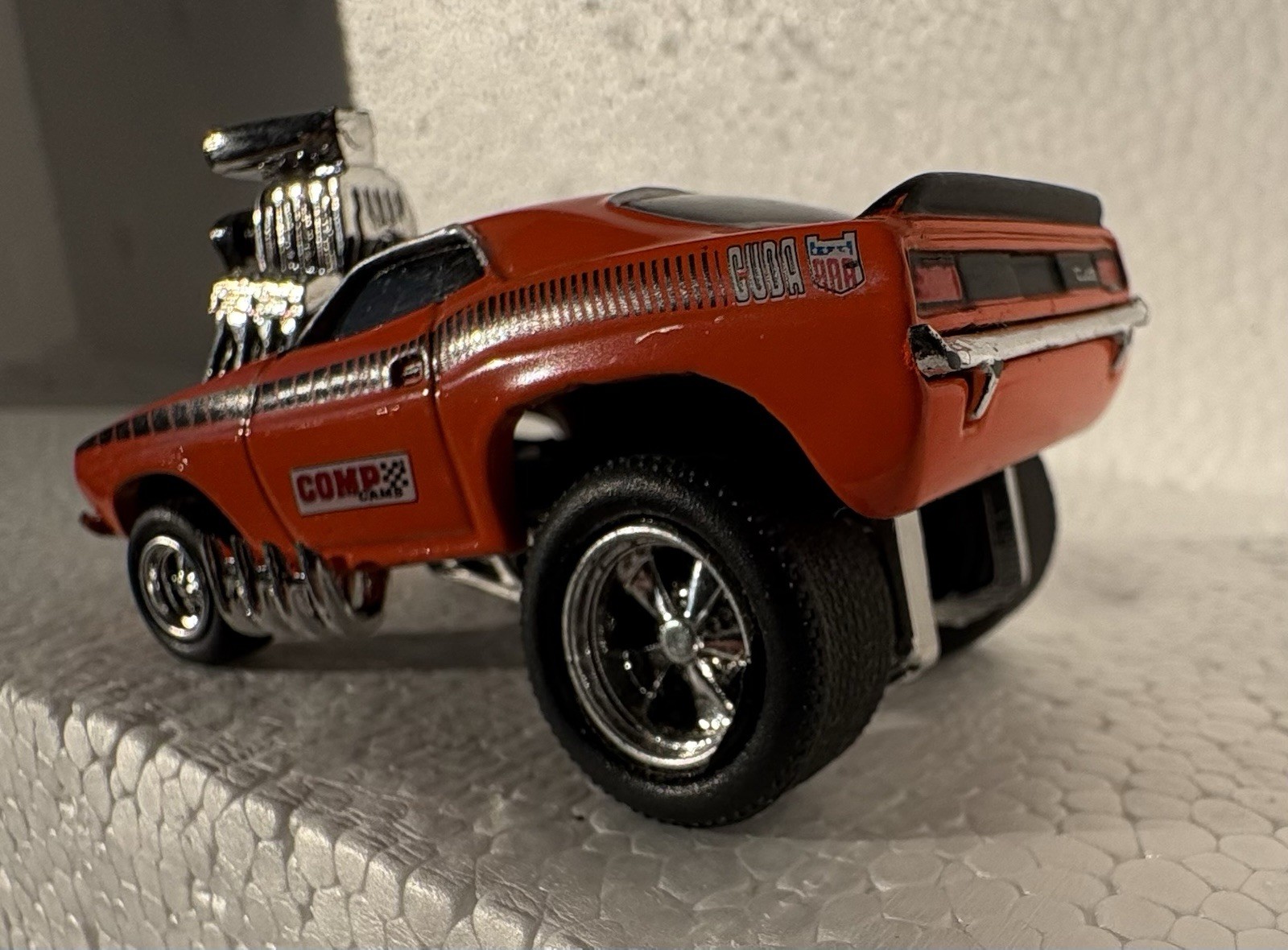 Muscle Machines 1970 Plymouth Barracuda AAR ‘Cuda 2000 Original Funline 1/64