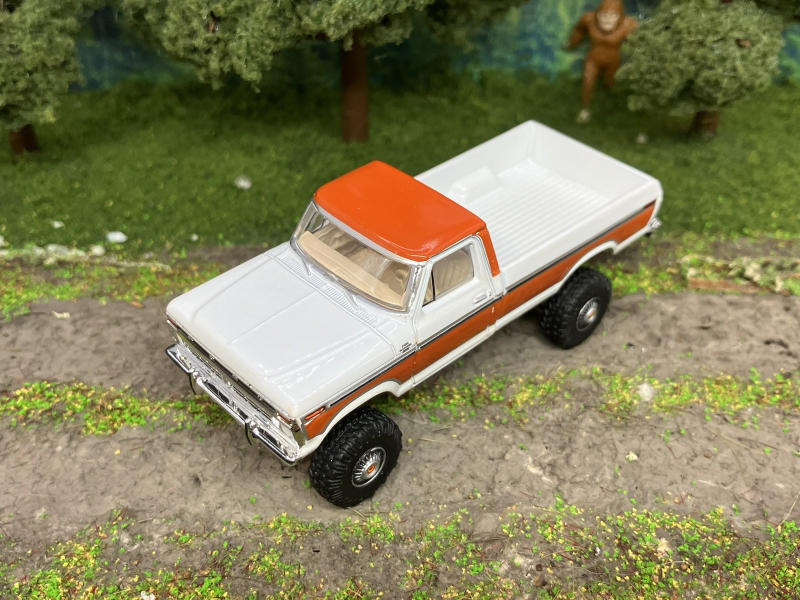 1977 Ford F-150 Ranger Explorer Lifted 4×4 Truck 1/64 Diecast Custom Greenlight