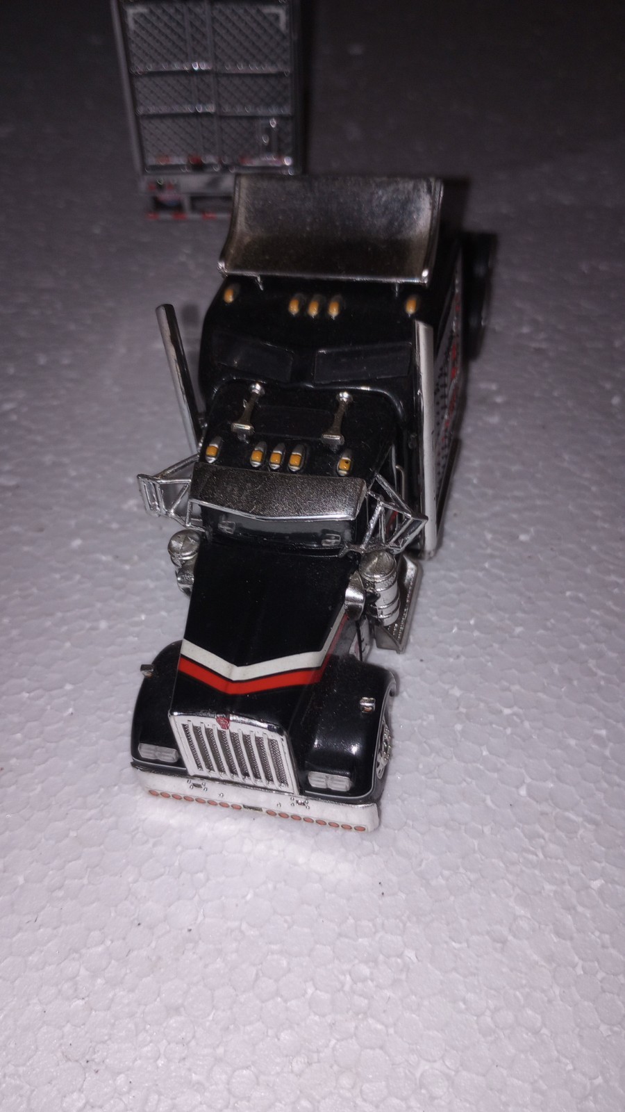 1/64 Dcp Kenworth With Matching Trailer As Is Broken And Missing Parts