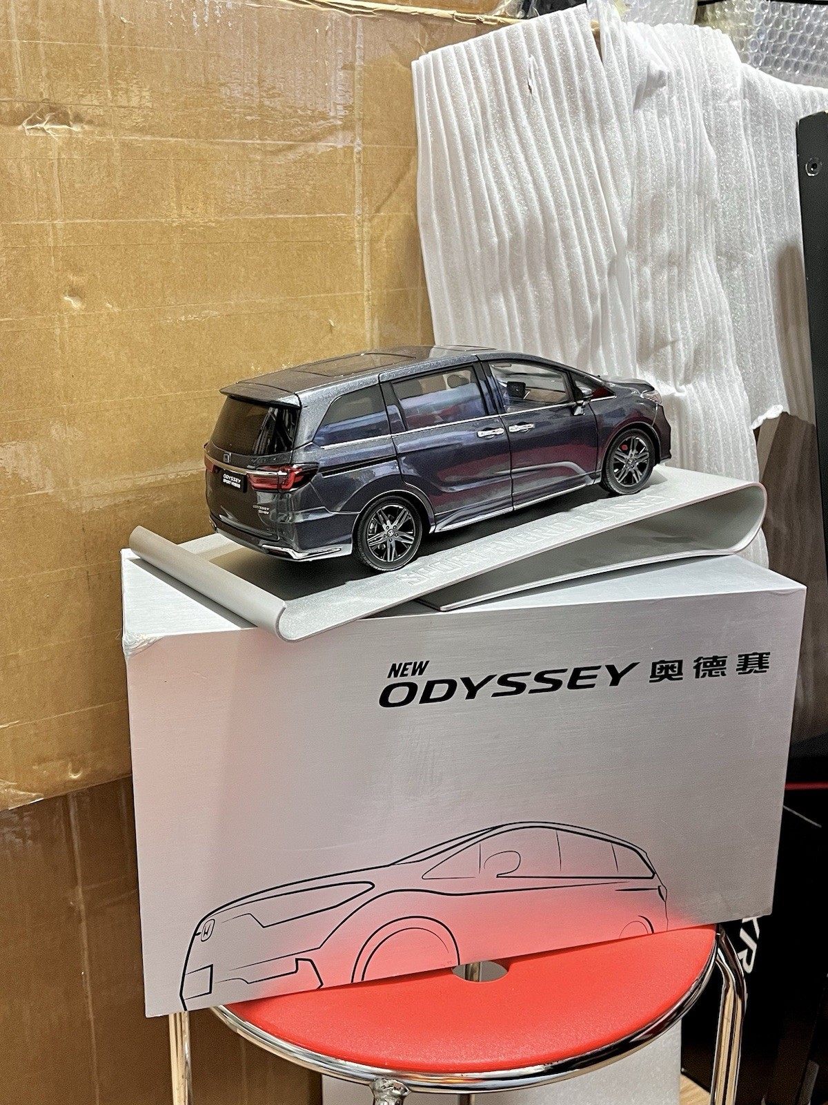 1:18 Scale Honda Odyssey Absolute EX Black Edition Blue Diecast Model W/ Base