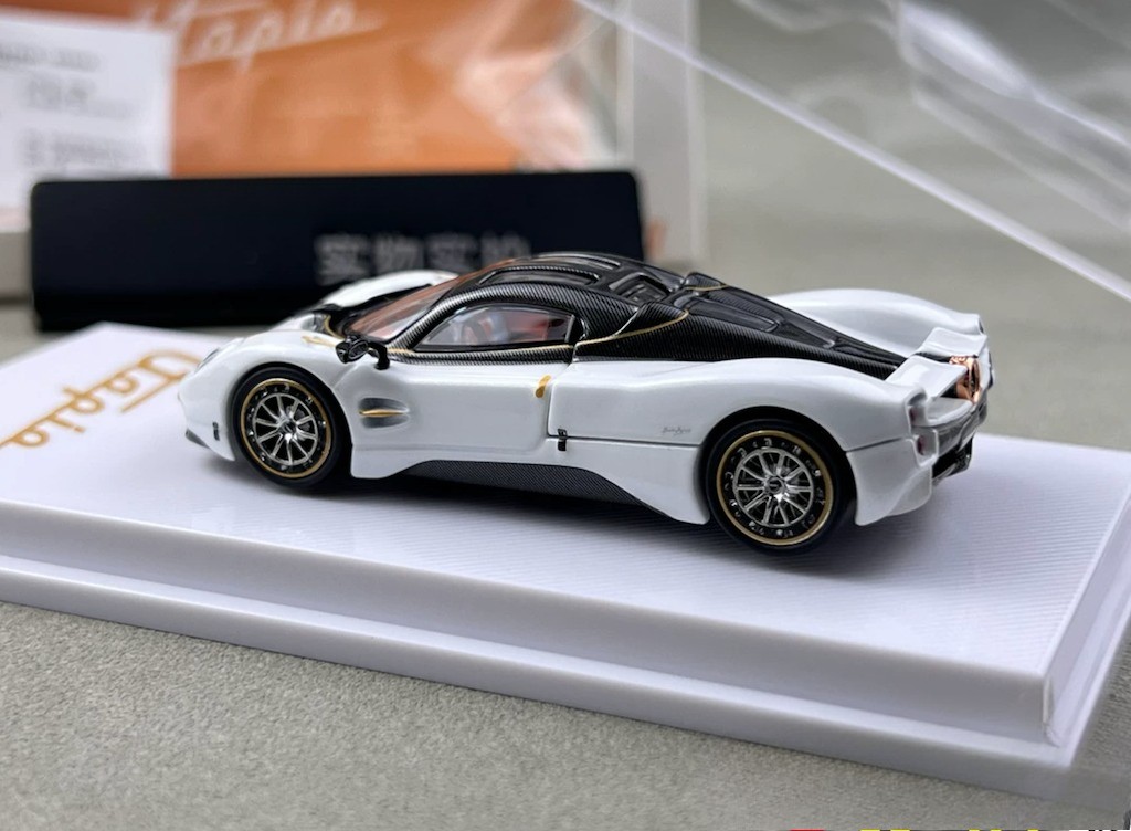 CM 1:64 White Utopia Racing Sports Model Diecast Metal Car