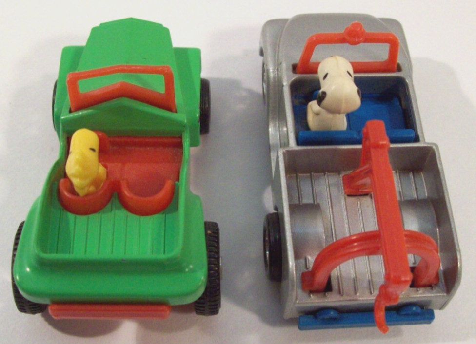 Aviva Peanuts Die-Cast Car Lot, Woodstock Green Jeep, Snoopy Tow Truck, Japan